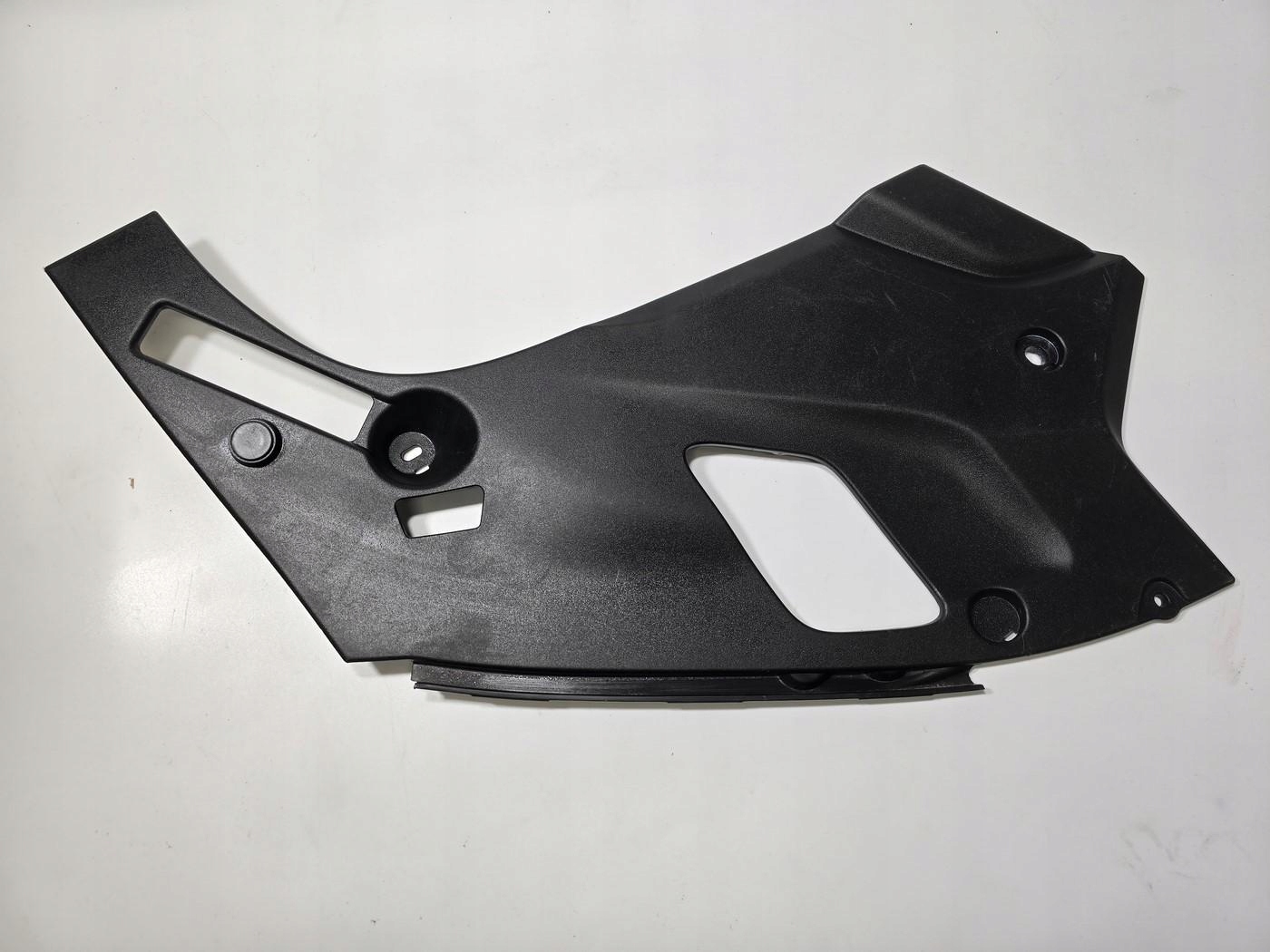 BMW F90 G30 G31 OSŁONA PASA LAMPY PRAWY PRZÓD 7349604