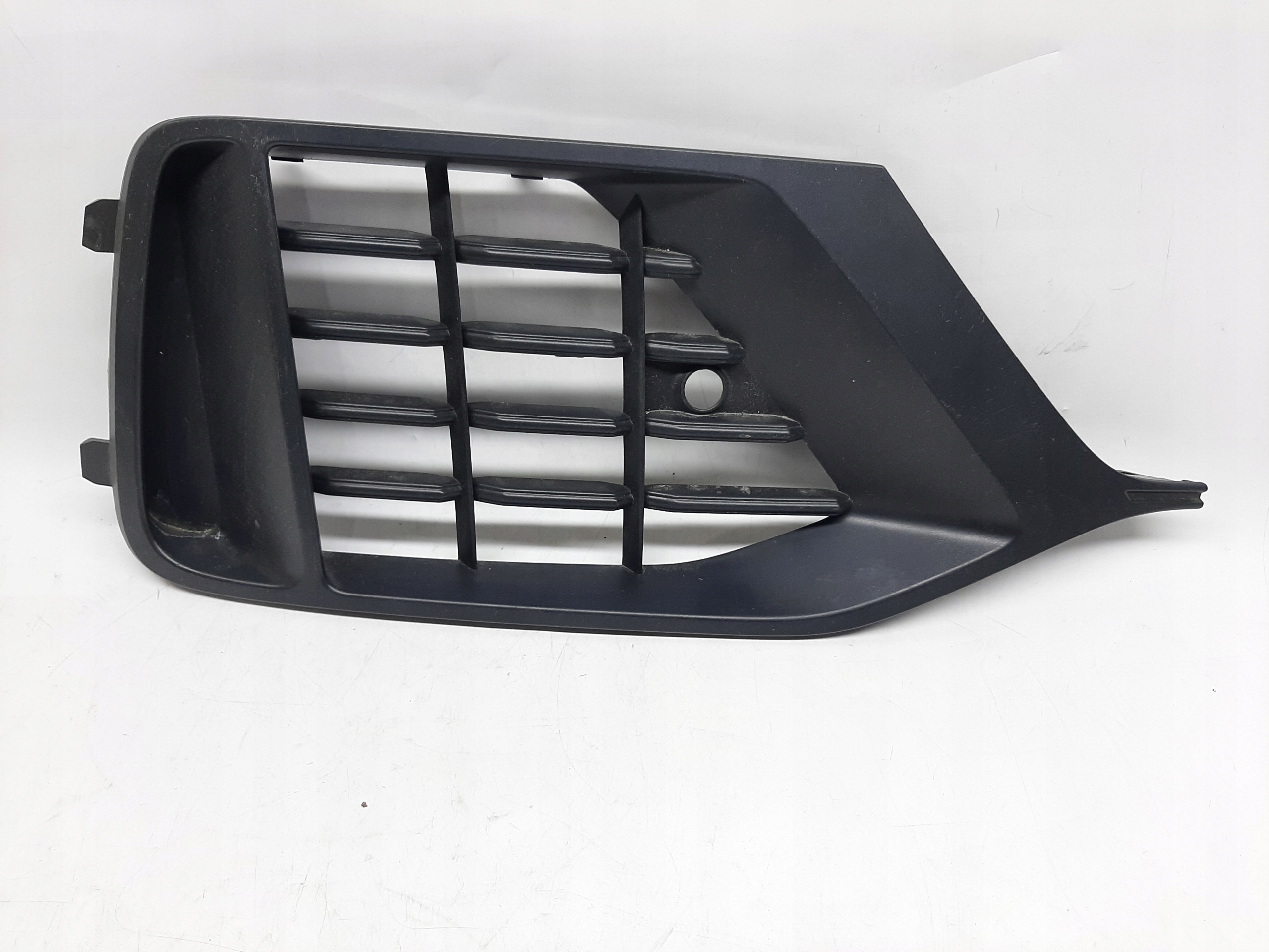 AUDI Q8 4M8 KRATKA ZAŚLEPKA ZDERZAKA PRAWY PRZÓD 4M8807682B