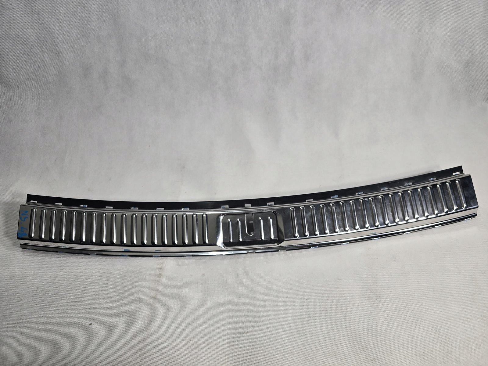 VW TOUAREG II 7P CAYENNE II OSŁONA PASA TYLNEGO TYŁ MASKOWNICA 7P0863459E