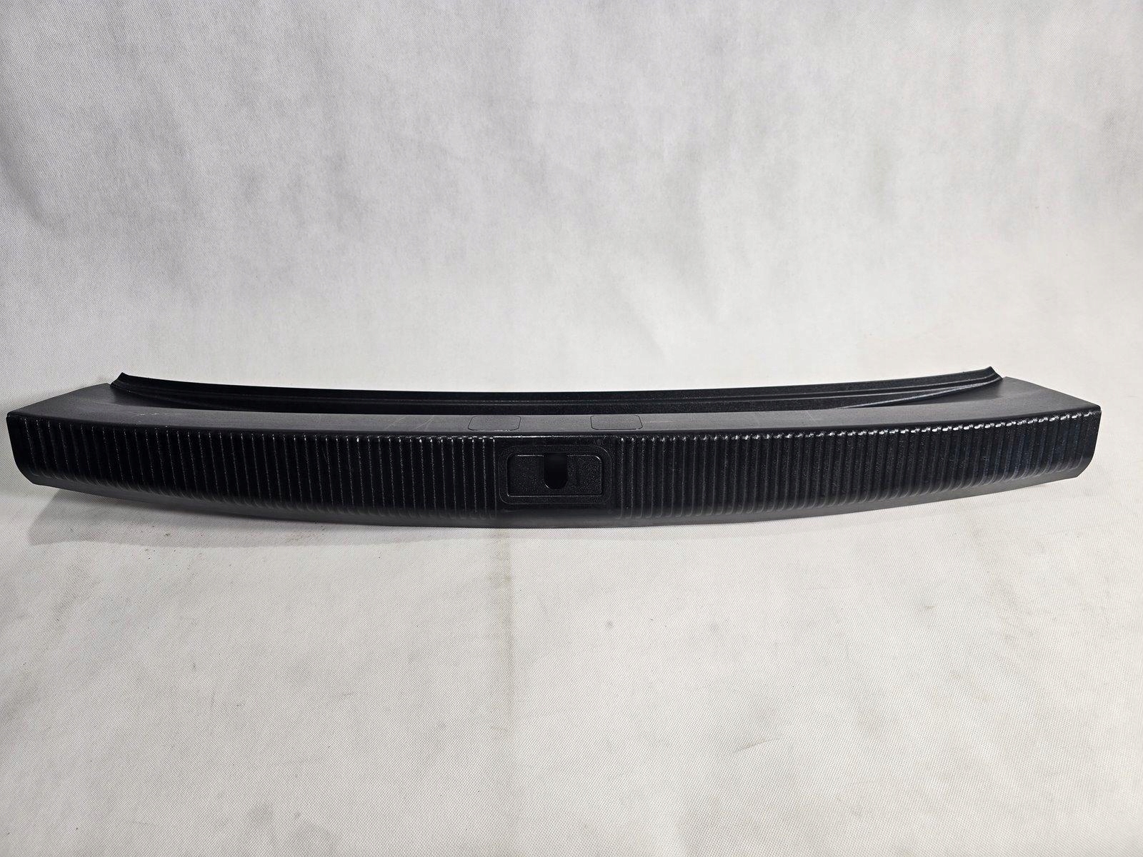 AUDI A8 D3 OSŁONA PASA TYLNEGO TYŁ MASKOWNICA 4E0863283A