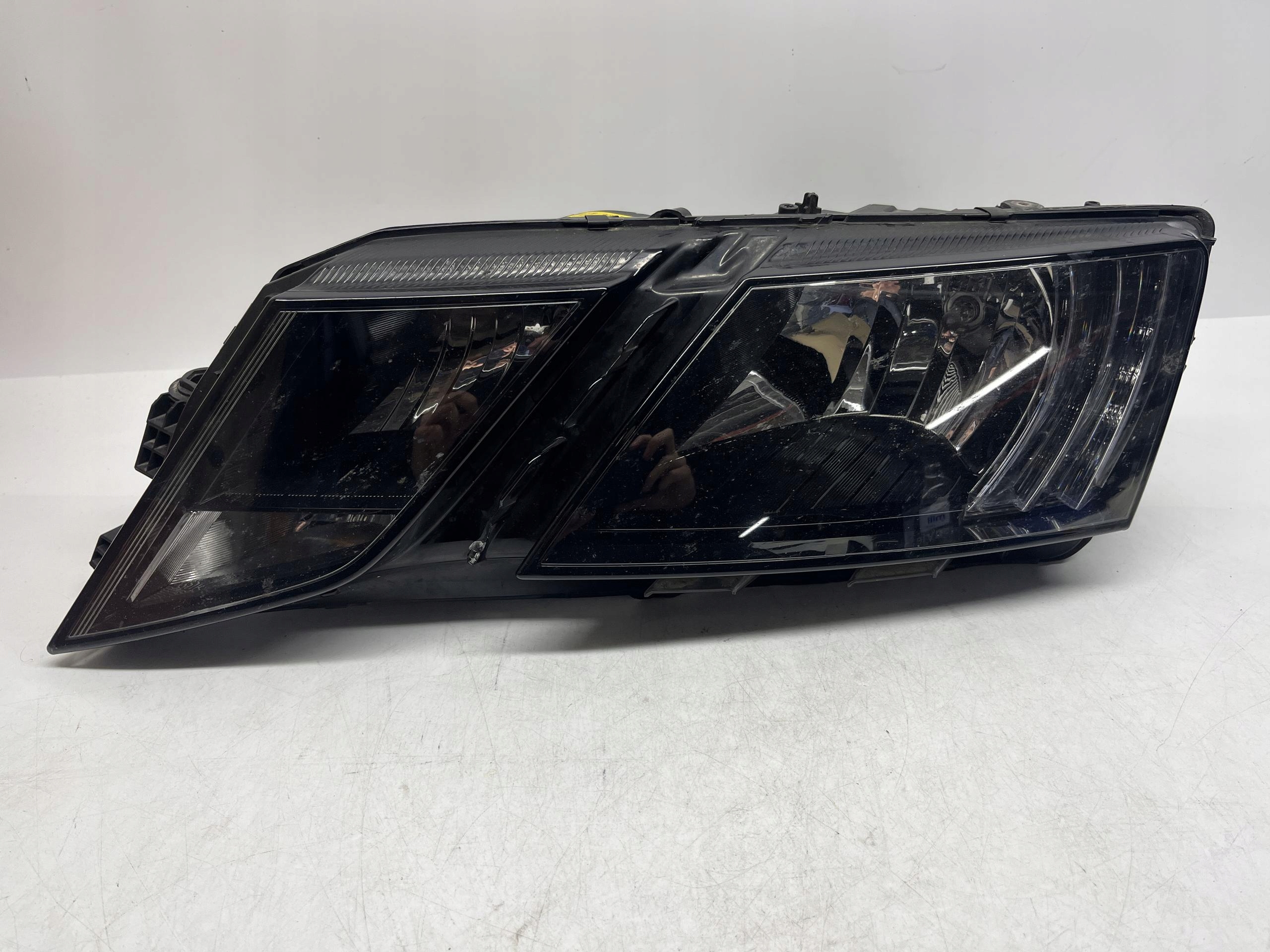 SKODA Octavia Reflektor Lampa Przód LEWY 5E1941015C