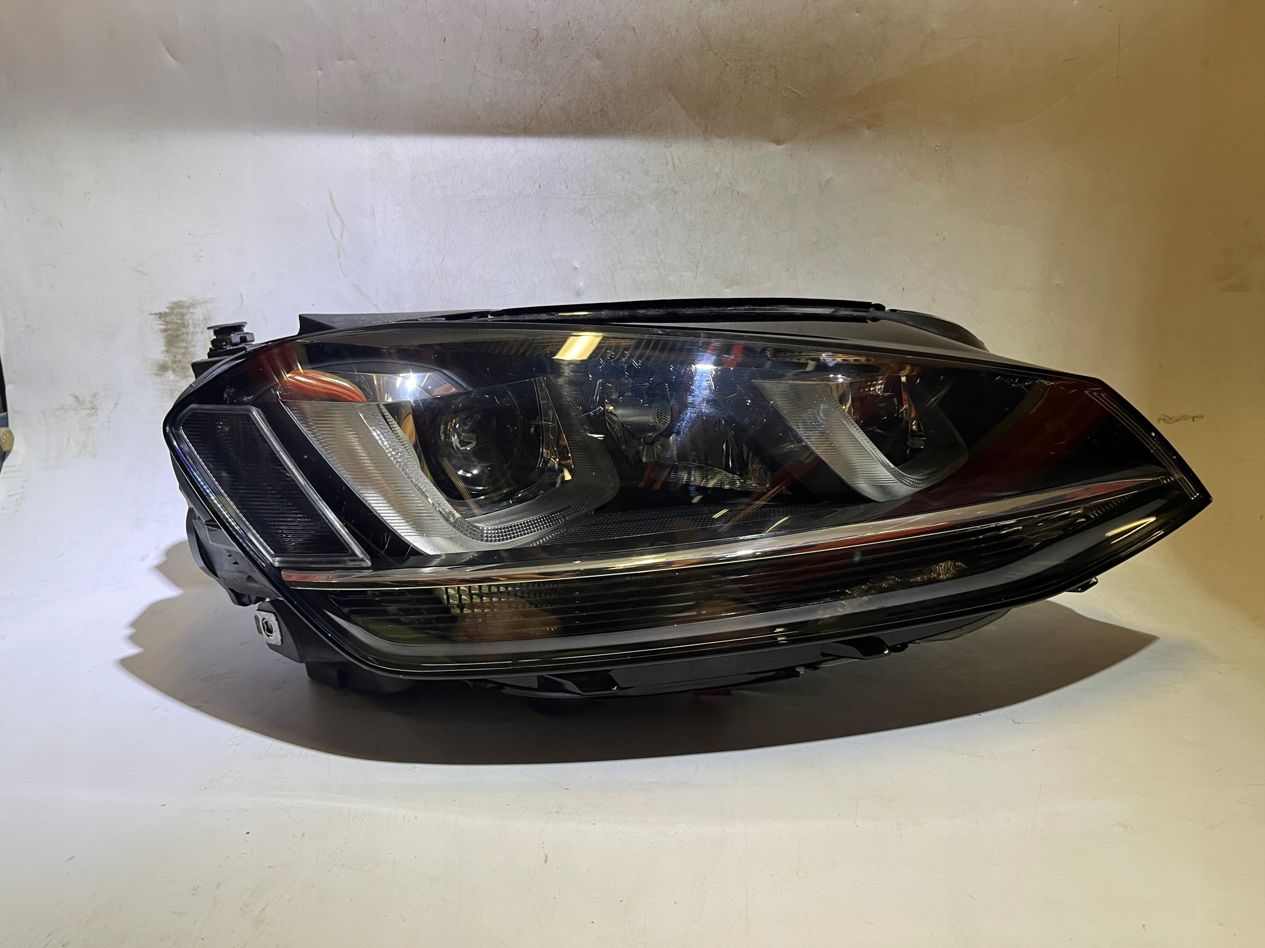 VOLKSWAGEN GOLF VII REFLEKTOR PRZÓD PRAWY XENON LED 5G1941034