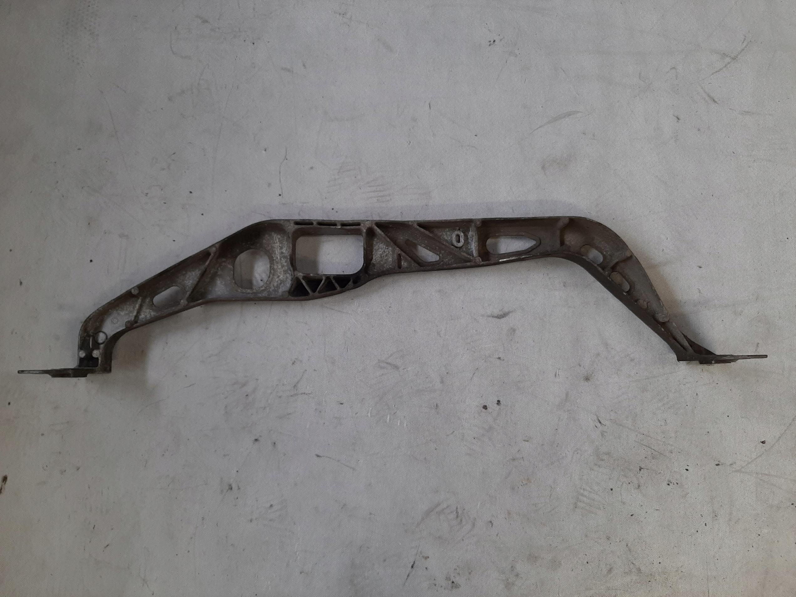 AUDI A6 C7 11-14 BELKA WSPORNIK PODPORA MOCOWANIE SILNIKA 8K0199521Q