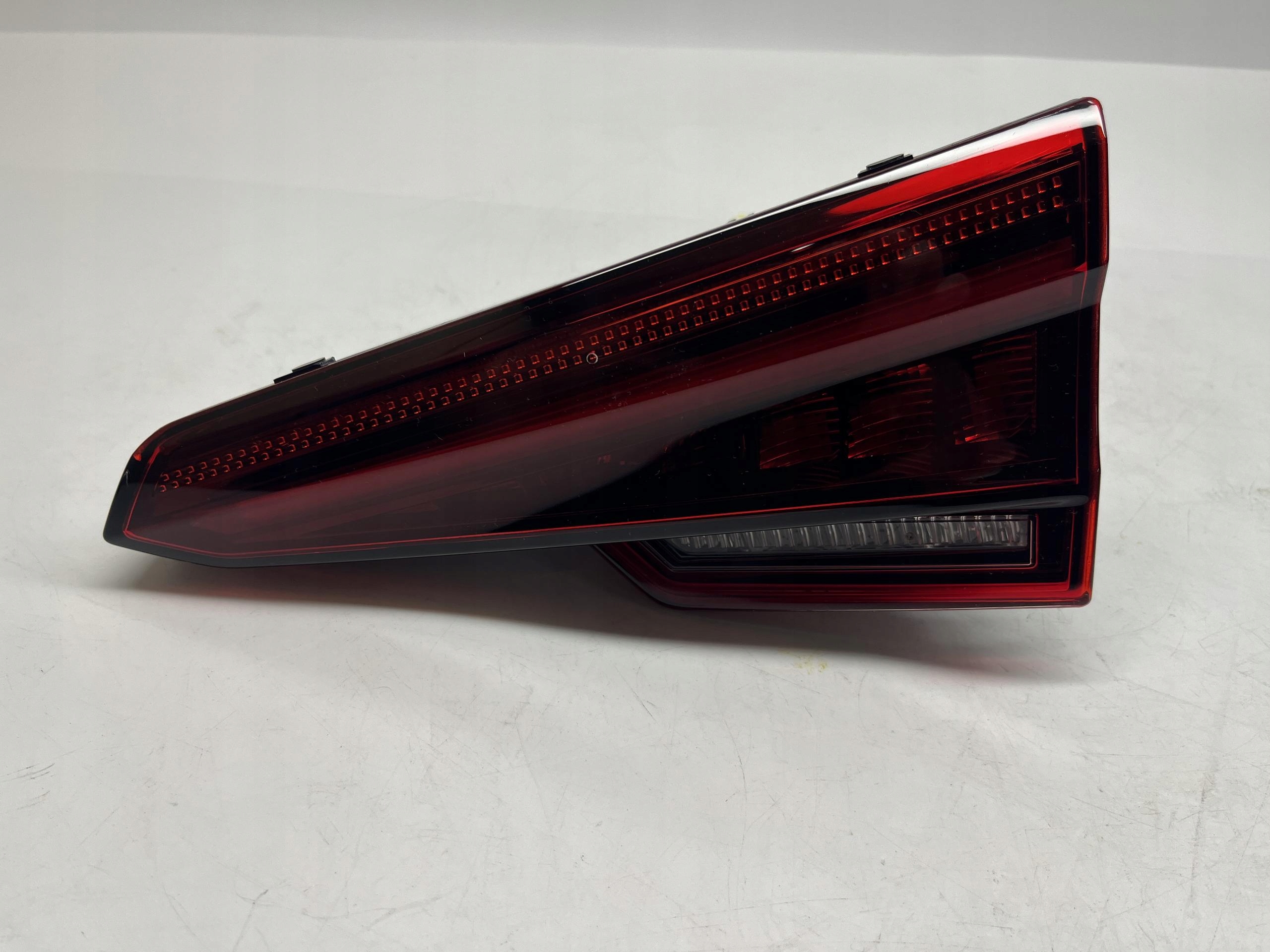 AUDI A4 B9 sedan lampa tył Prawa 8W5945094G
