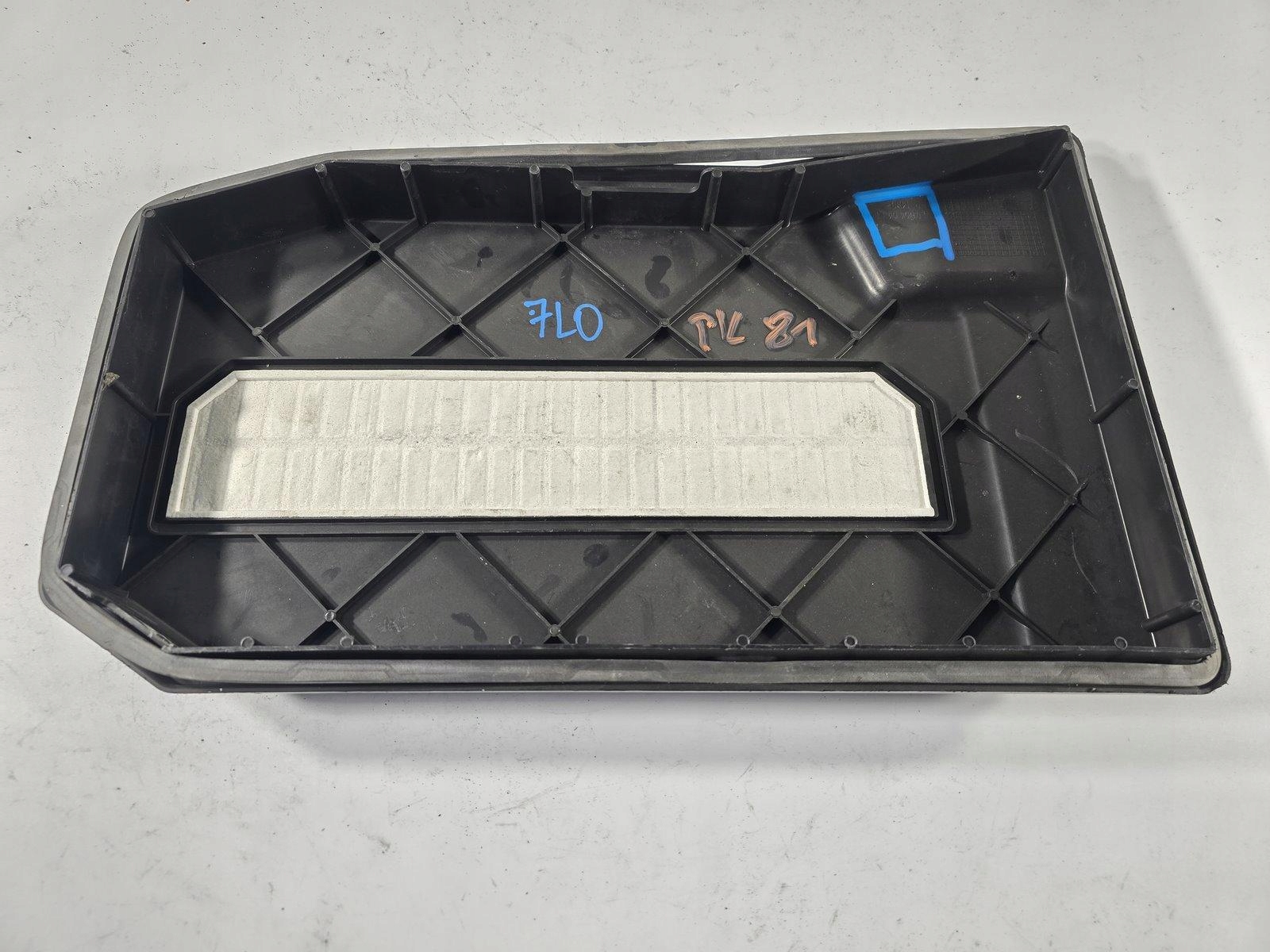 VW TOUAREG I AUDI Q7 4L PORSCHE CAYENNE II POKRYWA AKUMULATORA 7L0864643B