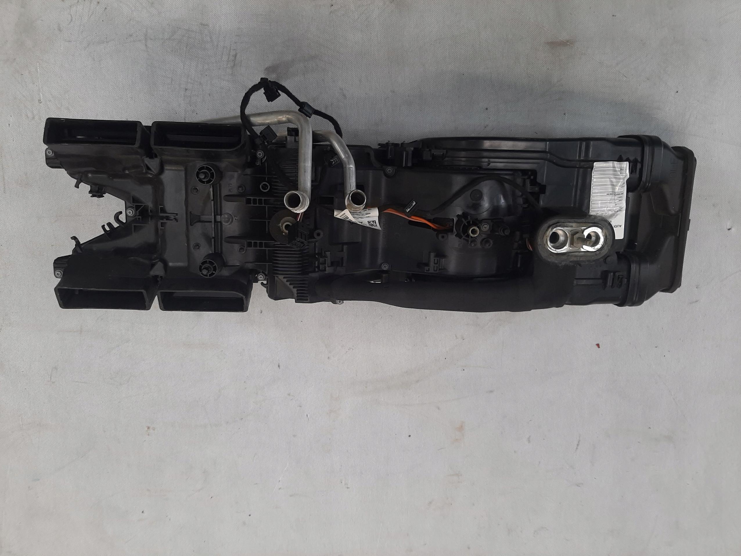 AUDI Q7 4M NAGRZEWNICA TYŁ TYLNA 4M0820004