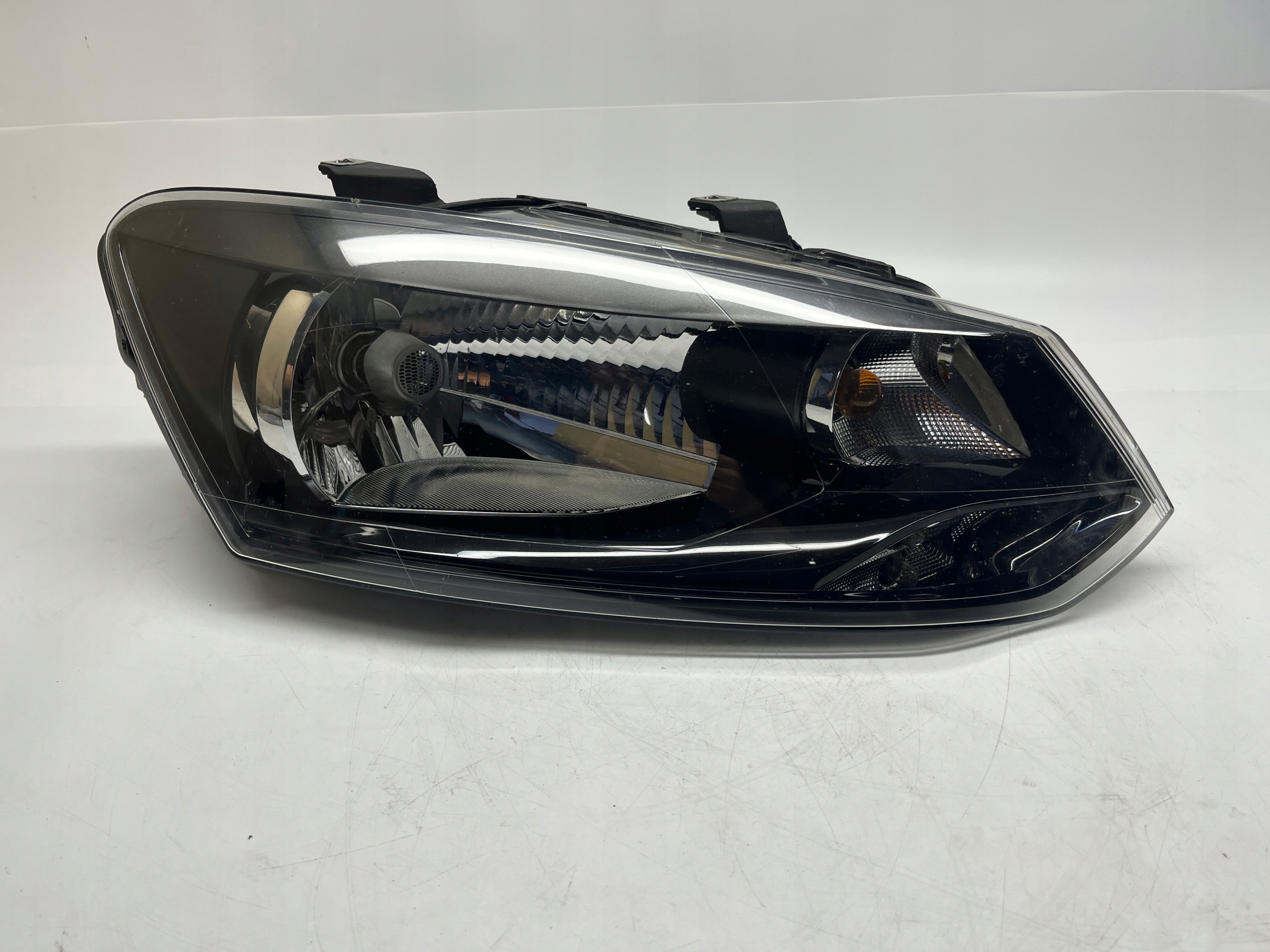 Volkswagen Polo Reflektor Lampa Przednia Prawa Valeo 6R1941016E