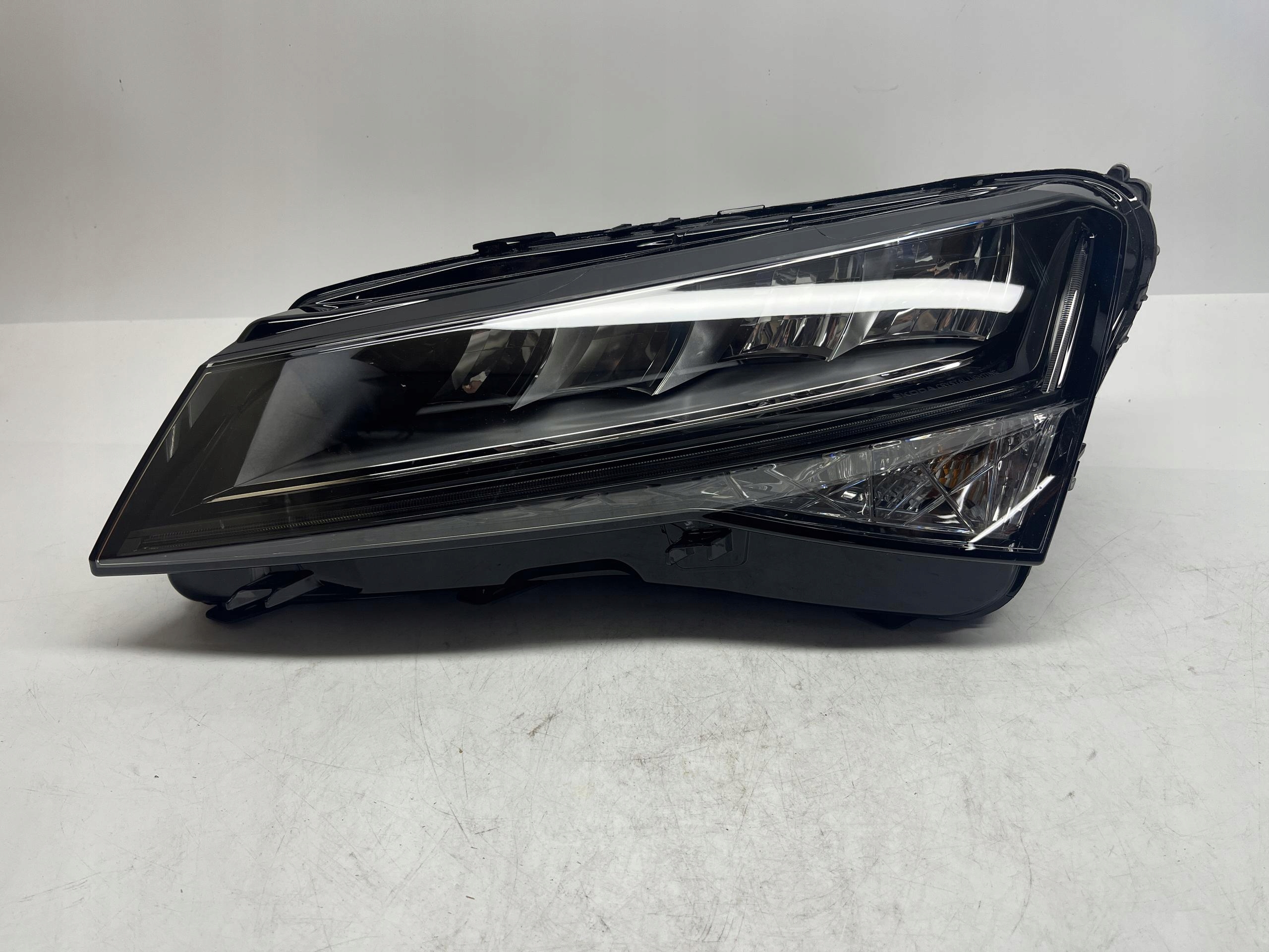 SKODA Superb Reflektor Lampa Przód Lewy LED 3V1941015C