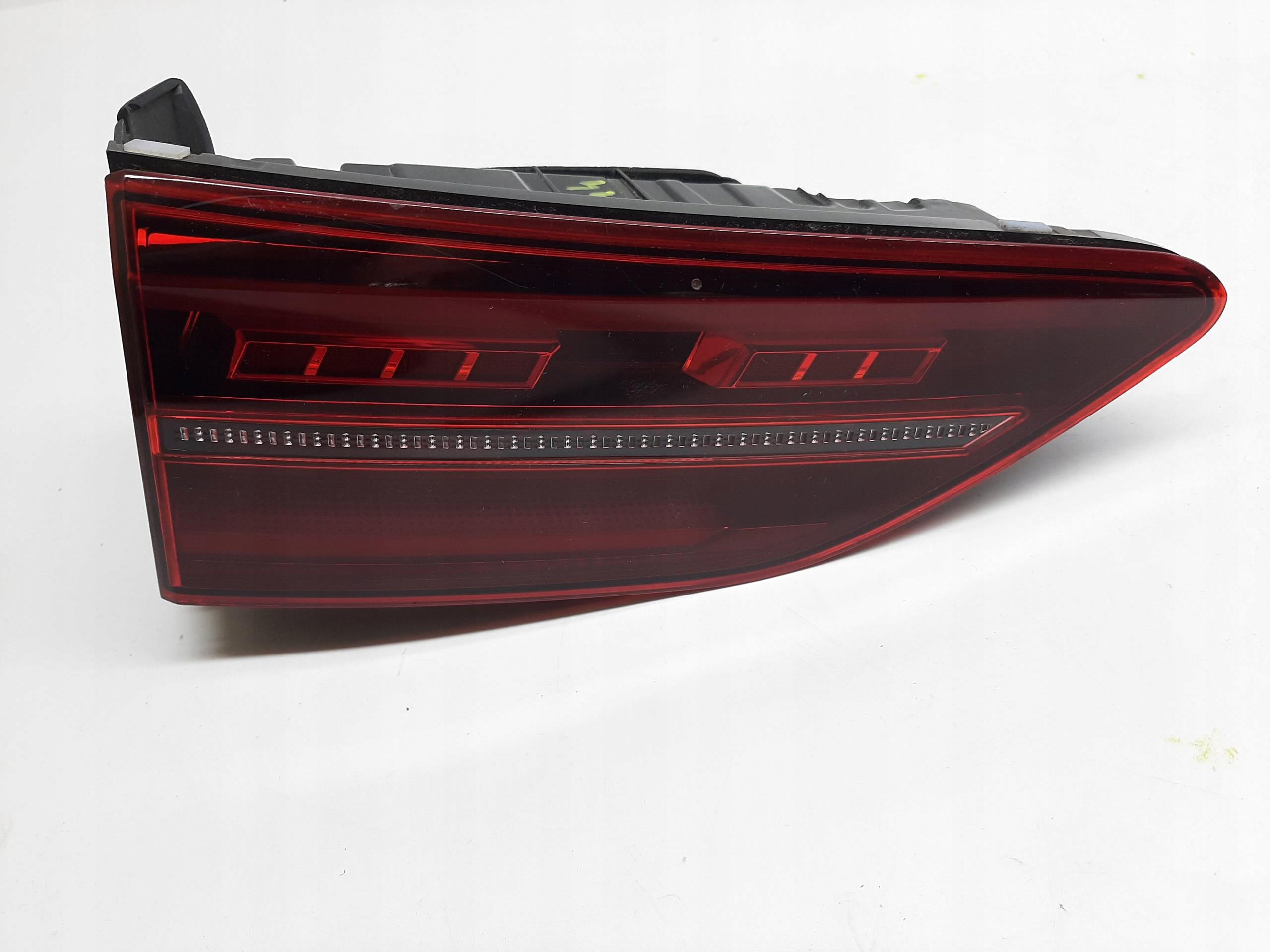 VW GOLF VIII HB LAMPA LEWA TYLNA TYŁ KLAPY LED 5H0945307