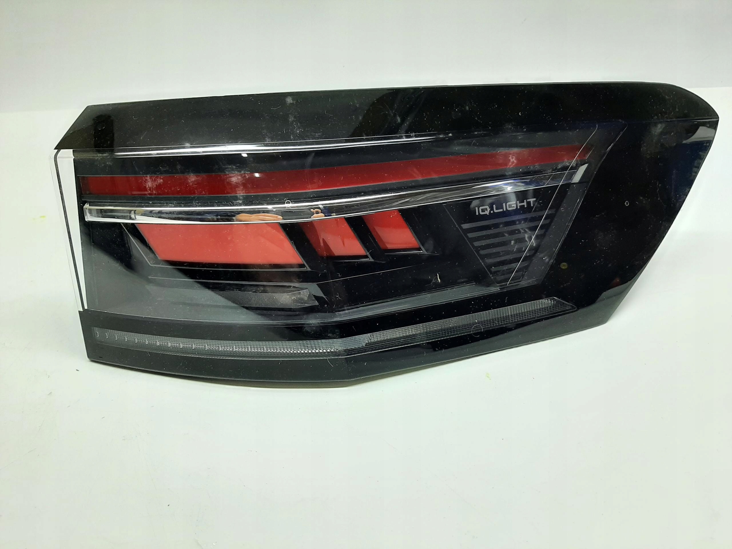 VW PASSAT B9 KOMBI LAMPA PRAWA TYLNA TYŁ IQ LIGHT LED 3J0945208