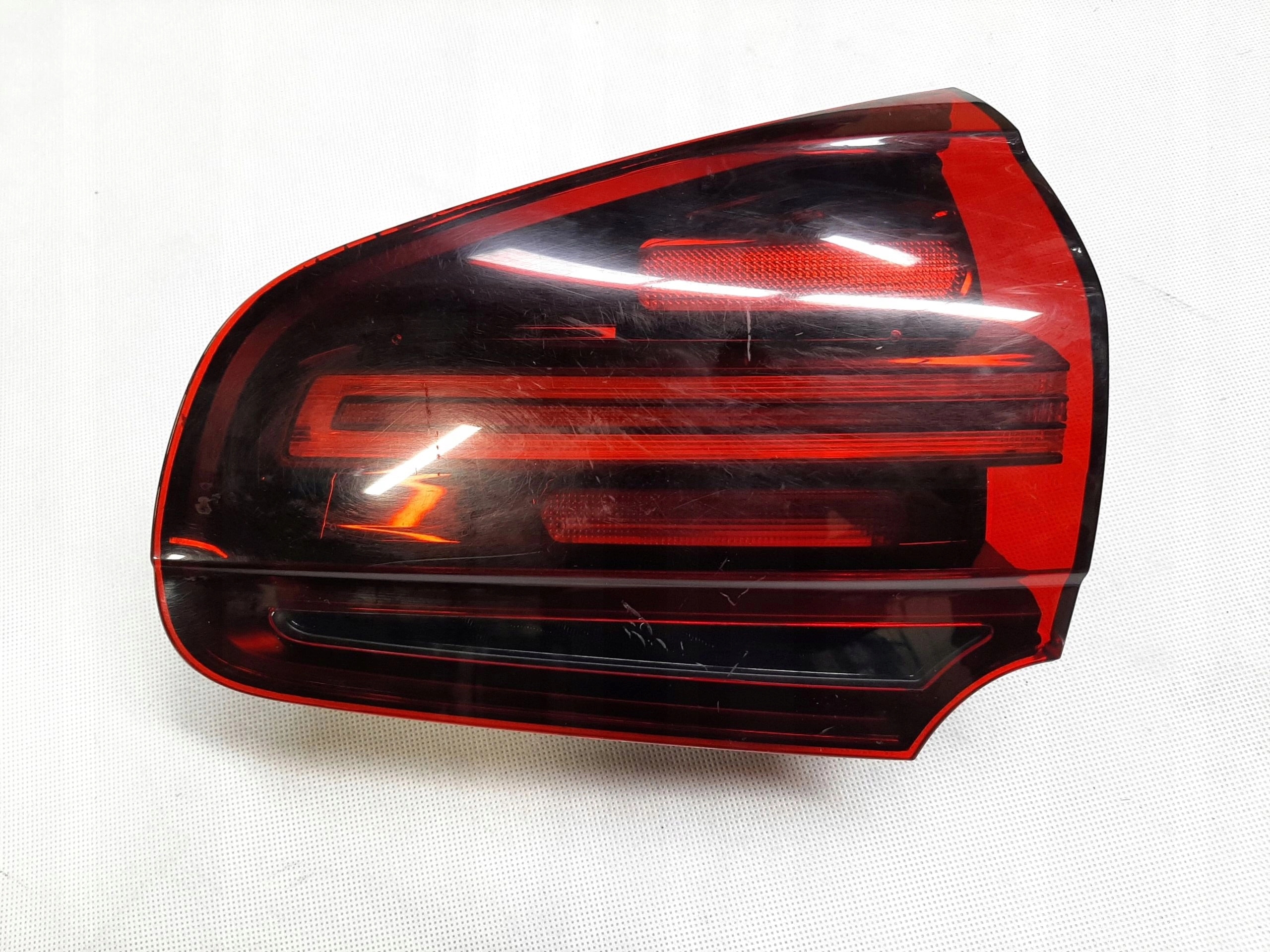 PORSCHE CAYENNE LAMPA TYLNA TYŁ PRAWA 7P5945308P