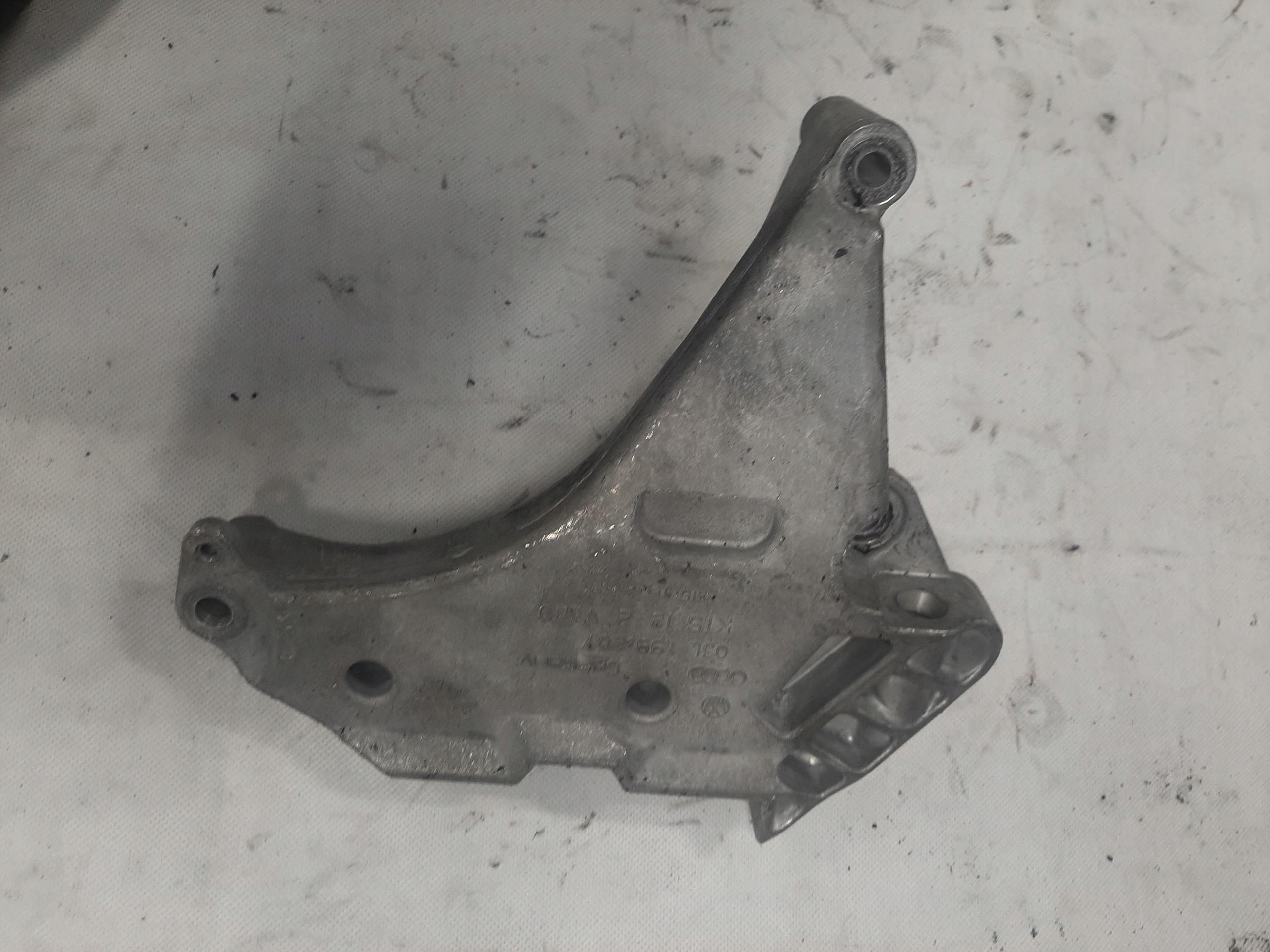 VW PASSAT B7 GOLF VI AUDI A3 8P 2.0 TDI ŁAPA MOCOWANIE SILNIKA 03L199207