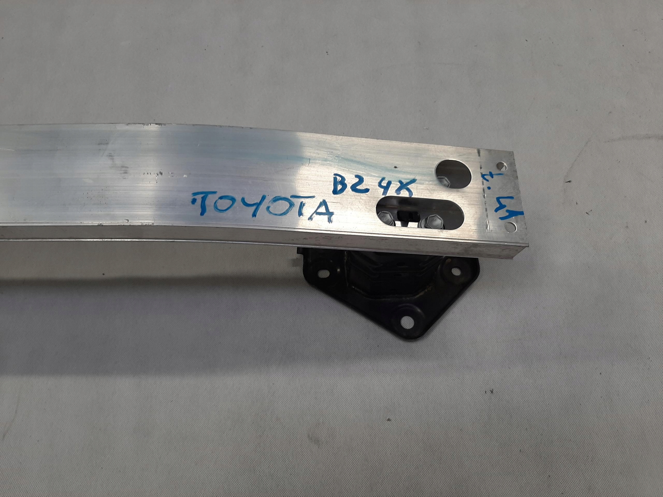 TOYOTA BZ4X BELKA WZMOCNIENIE ZDERZAKA TYŁ 5217142130