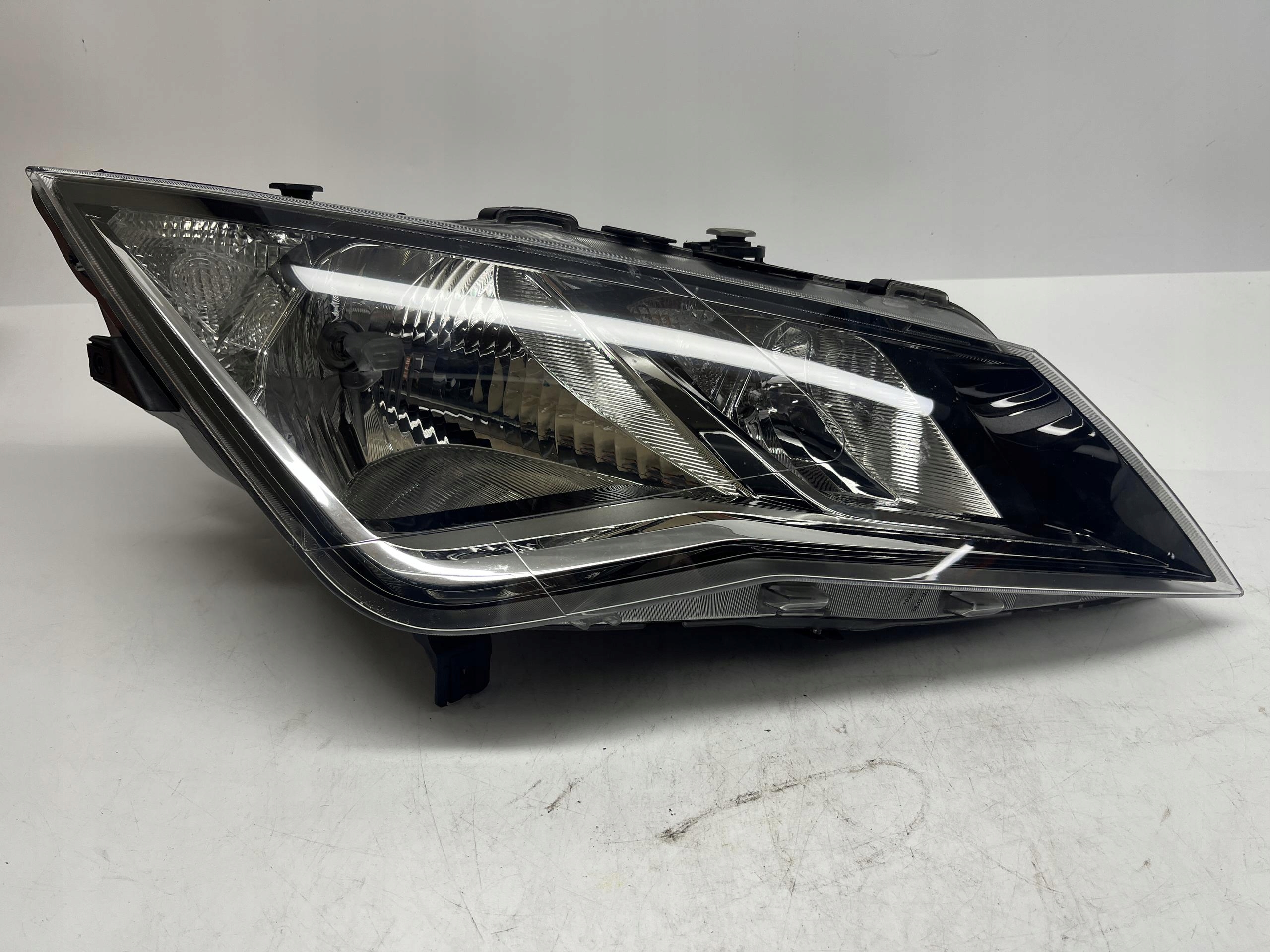 SEAT LEON REFLEKTOR LAMPA PRAWA 5F1941006B