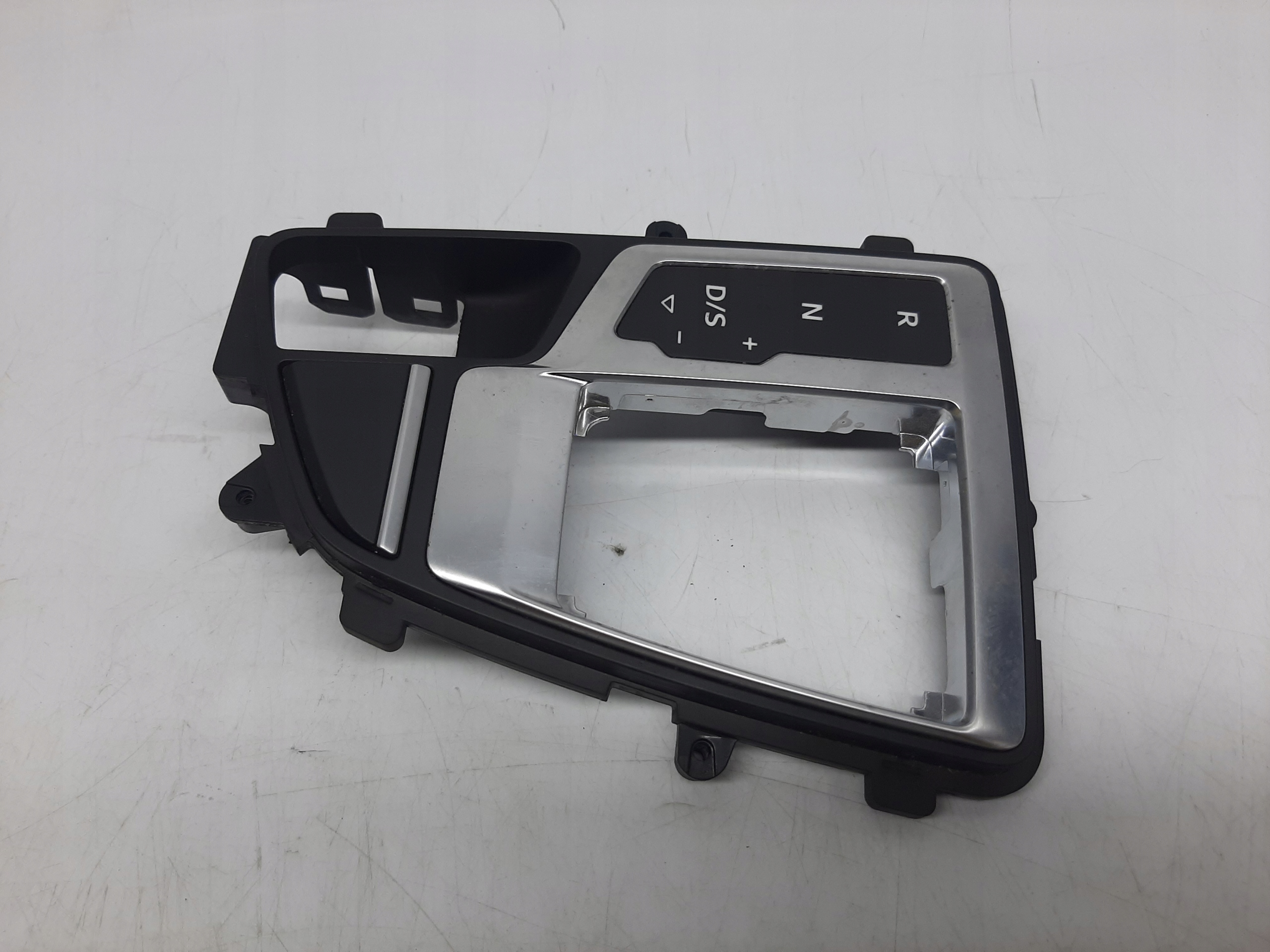 AUDI Q7 4M PANEL RAMKA MASKOWNICA WYBIERAKA SKRZYNI BIEGÓW 4M1713111F