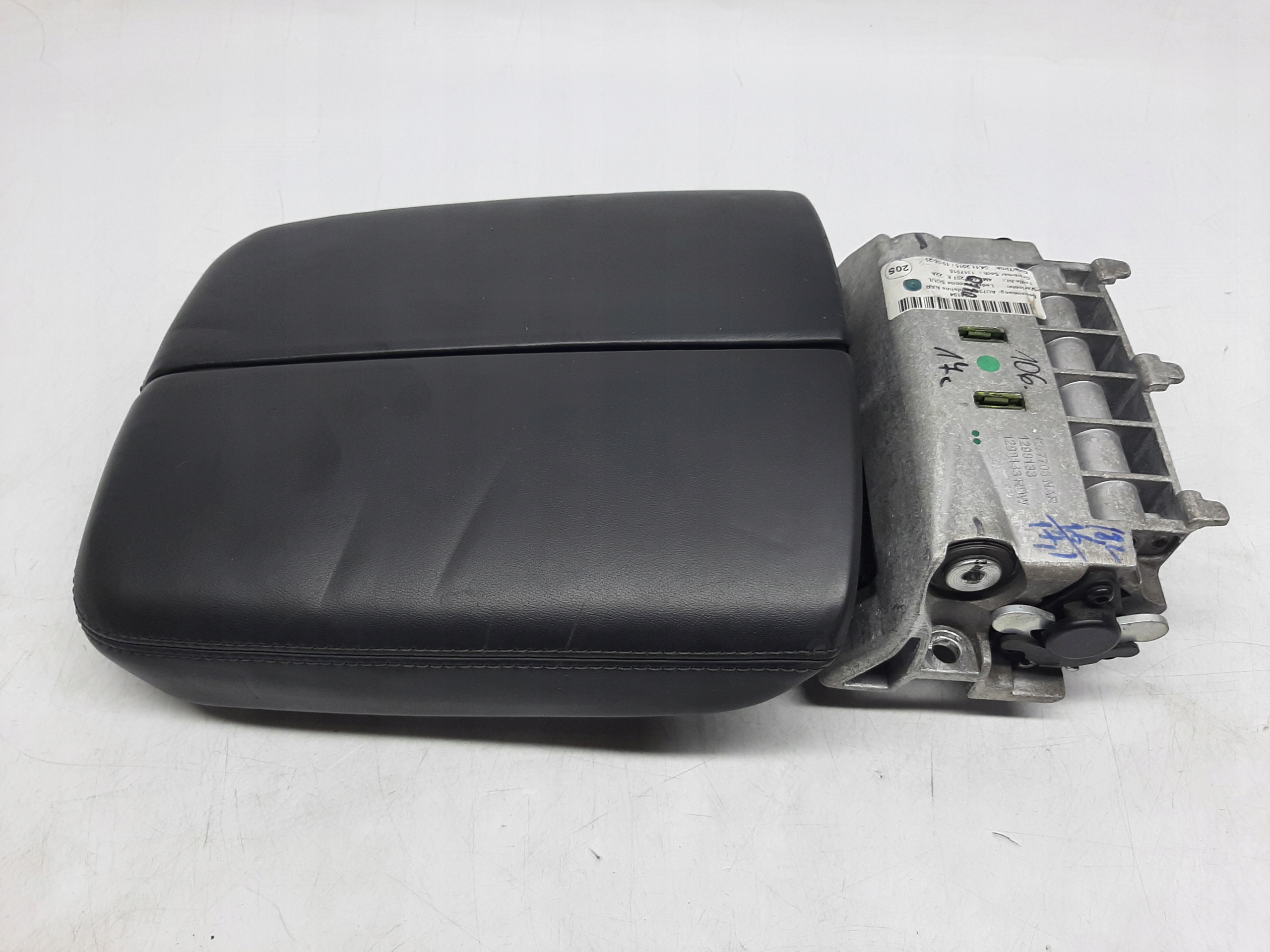 AUDI Q7 4M PODŁOKIETNIK 4M0864207E