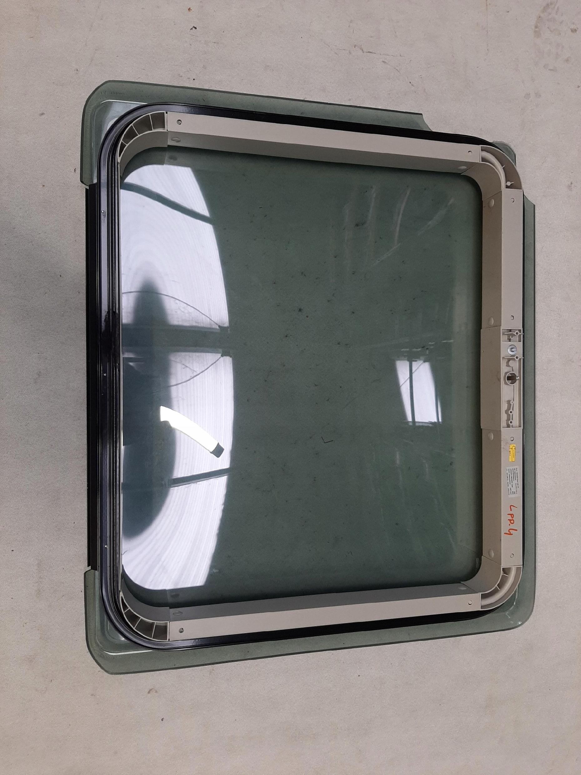 VW CRAFTER GRANDCALIFORNIA OKNO DACHOWE 700 x 600 7C4845510D