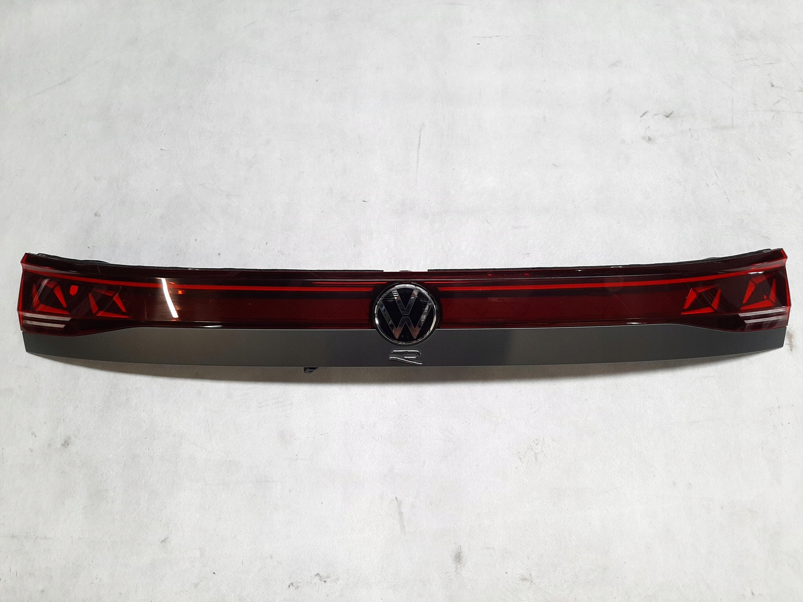 VW TOUAREG III BLENDA LAMPA KLAPY TYŁ LED 760945307G