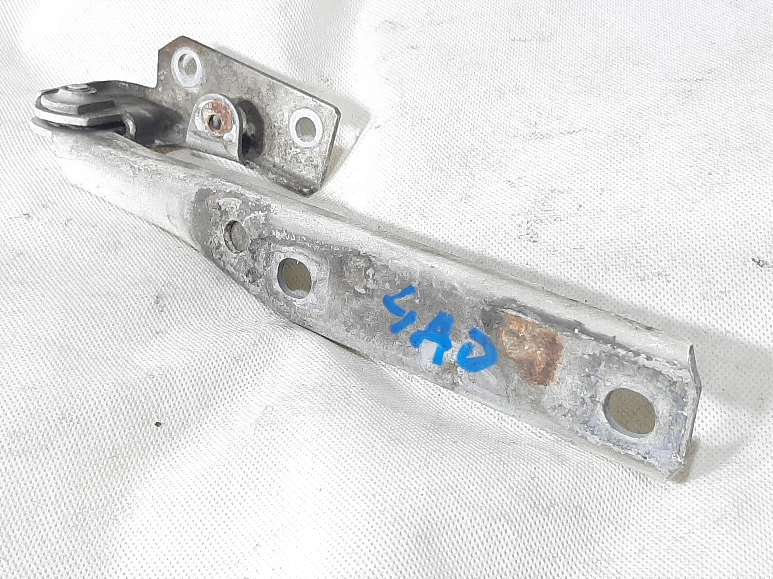 AUDI A6 C4 2.5 TDI 1990-96R ZAWIAS MASKI LEWY 4A0823301F