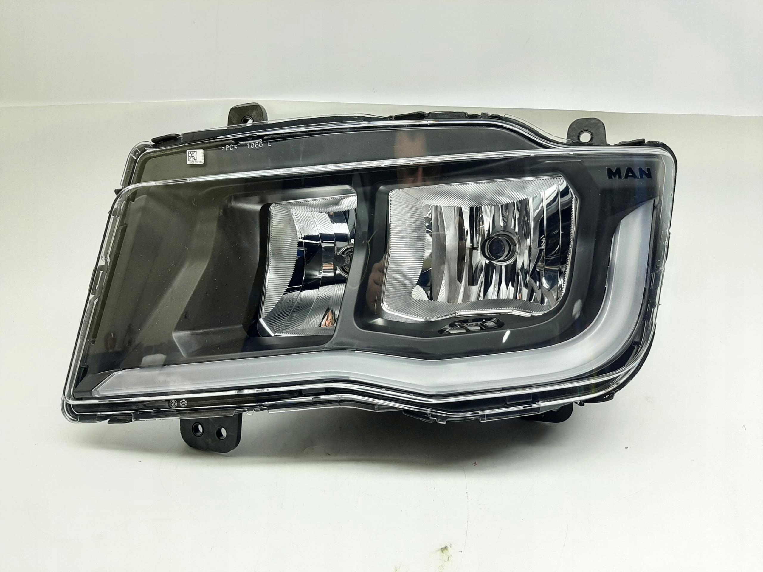 MAN TG3 TGX TGS TGM REFLEKTOR LAMPA LEWY PRZÓD PRZEDNIA LED 8125101-6737
