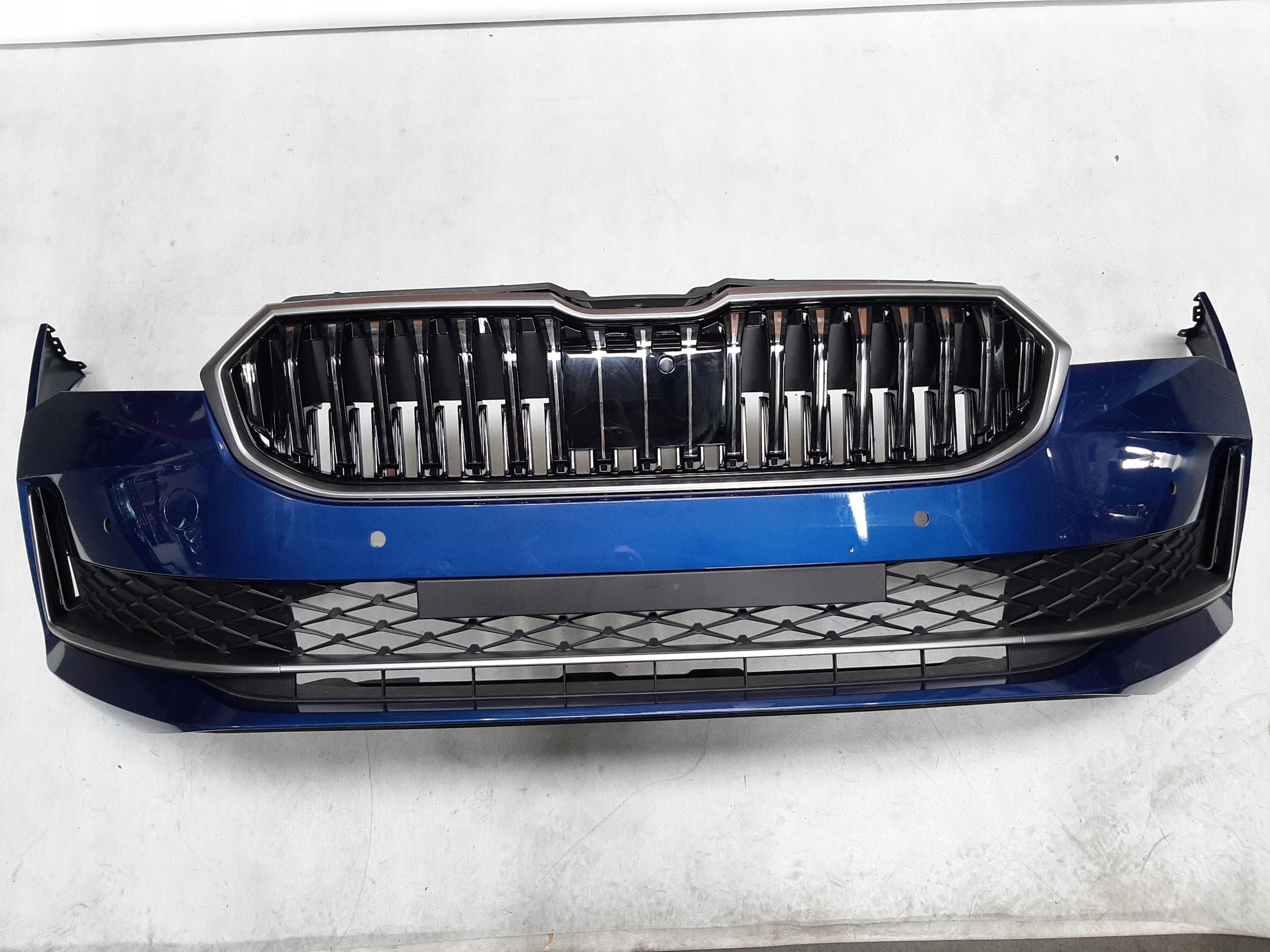 SKODA SUPERB IV ZDERZAK PRZEDNI PRZÓD KOMPLETNY 3P0807221