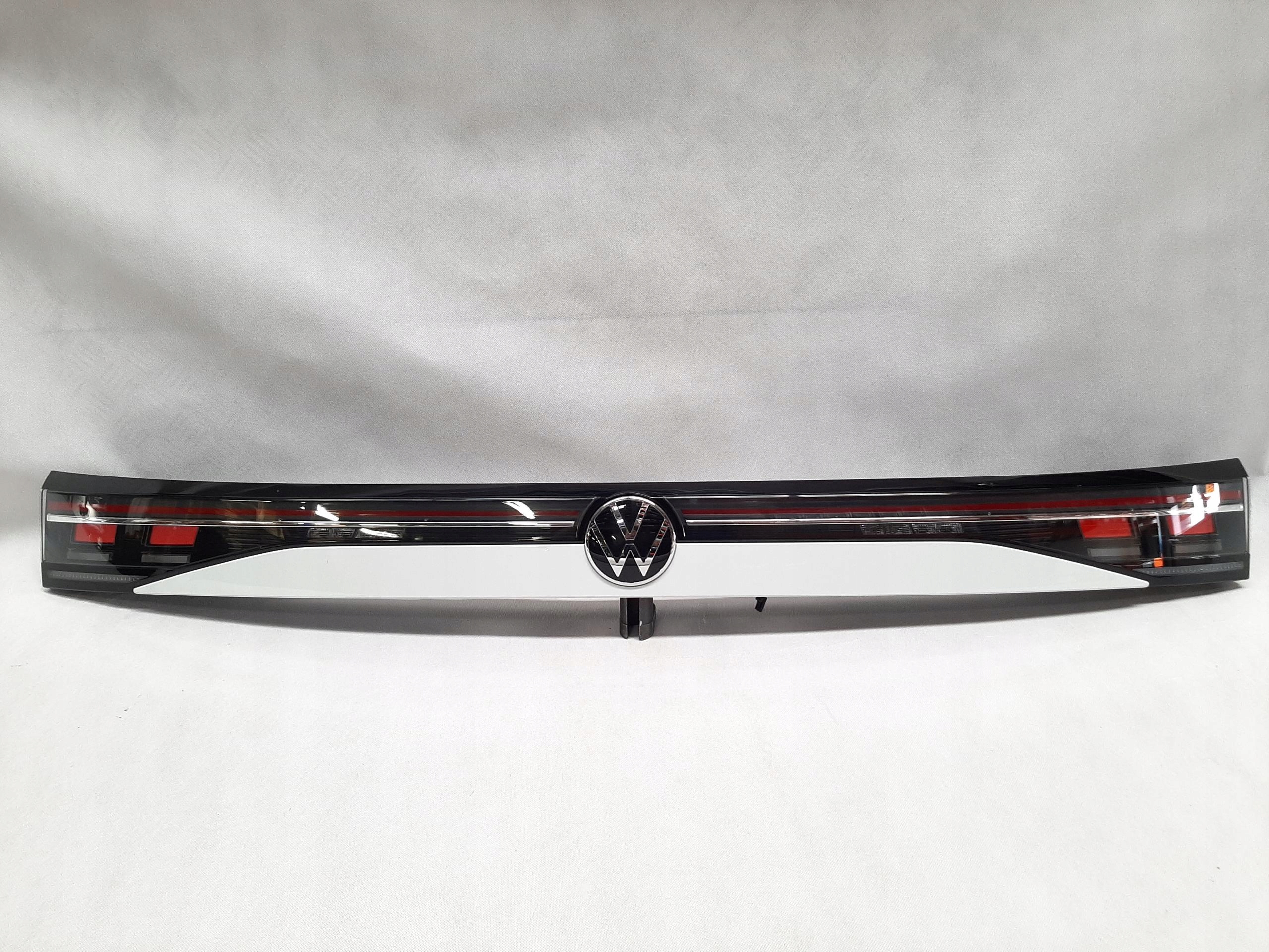 VW PASSAT B9 VARIANT BLENDA LAMPA KLAPY TYŁ LED 3J0945307