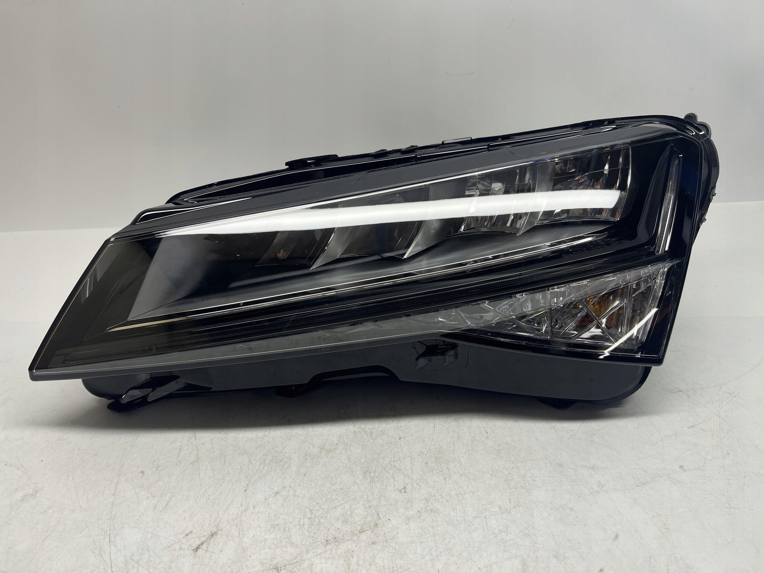 SKODA Superb Reflektor Lampa Przód Lewy LED 3V1941015C