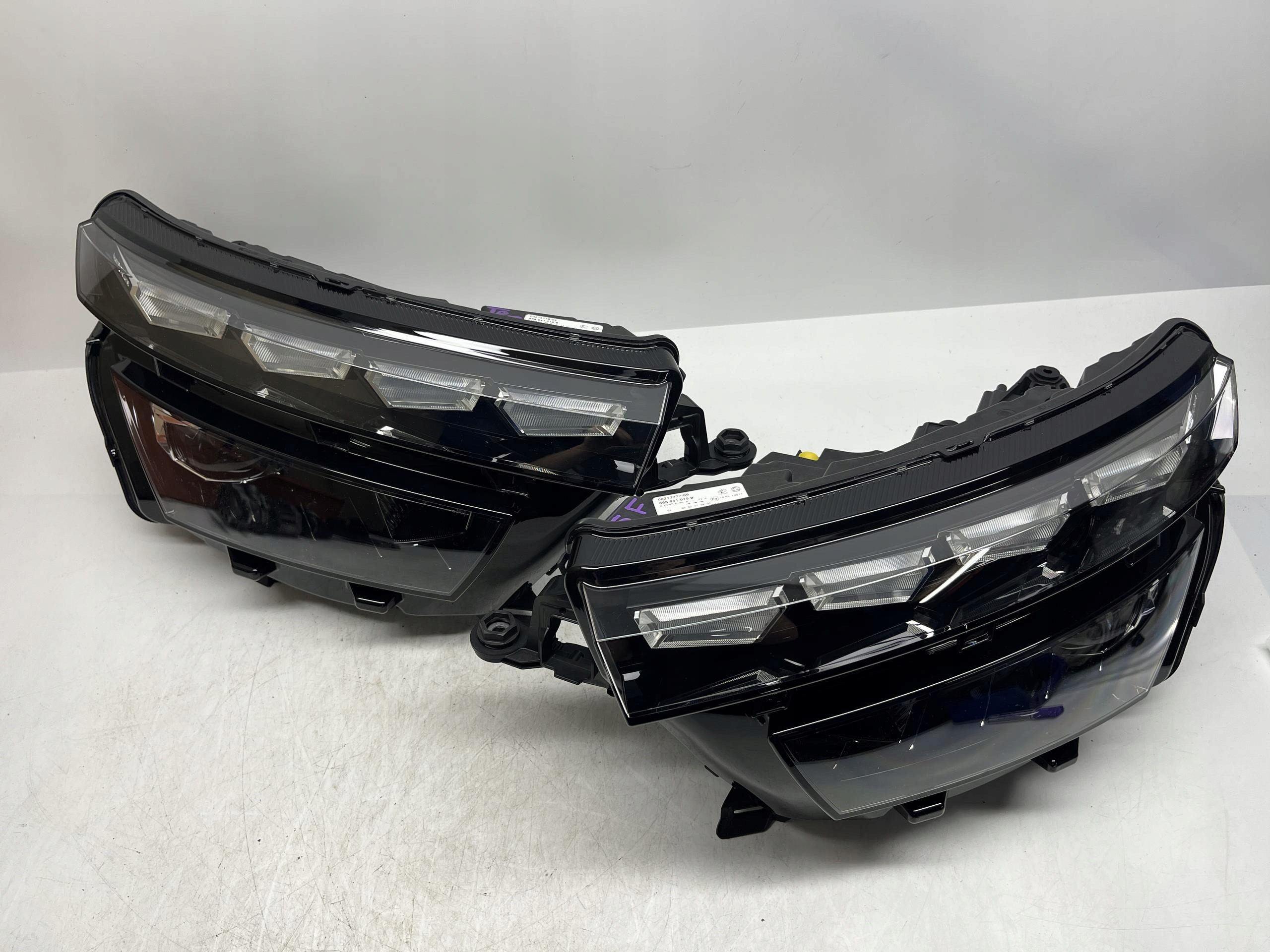 SKODA KAMIQ Reflektory Lampy Przód Lewa Prawa Komplet 658941015B 658941016B