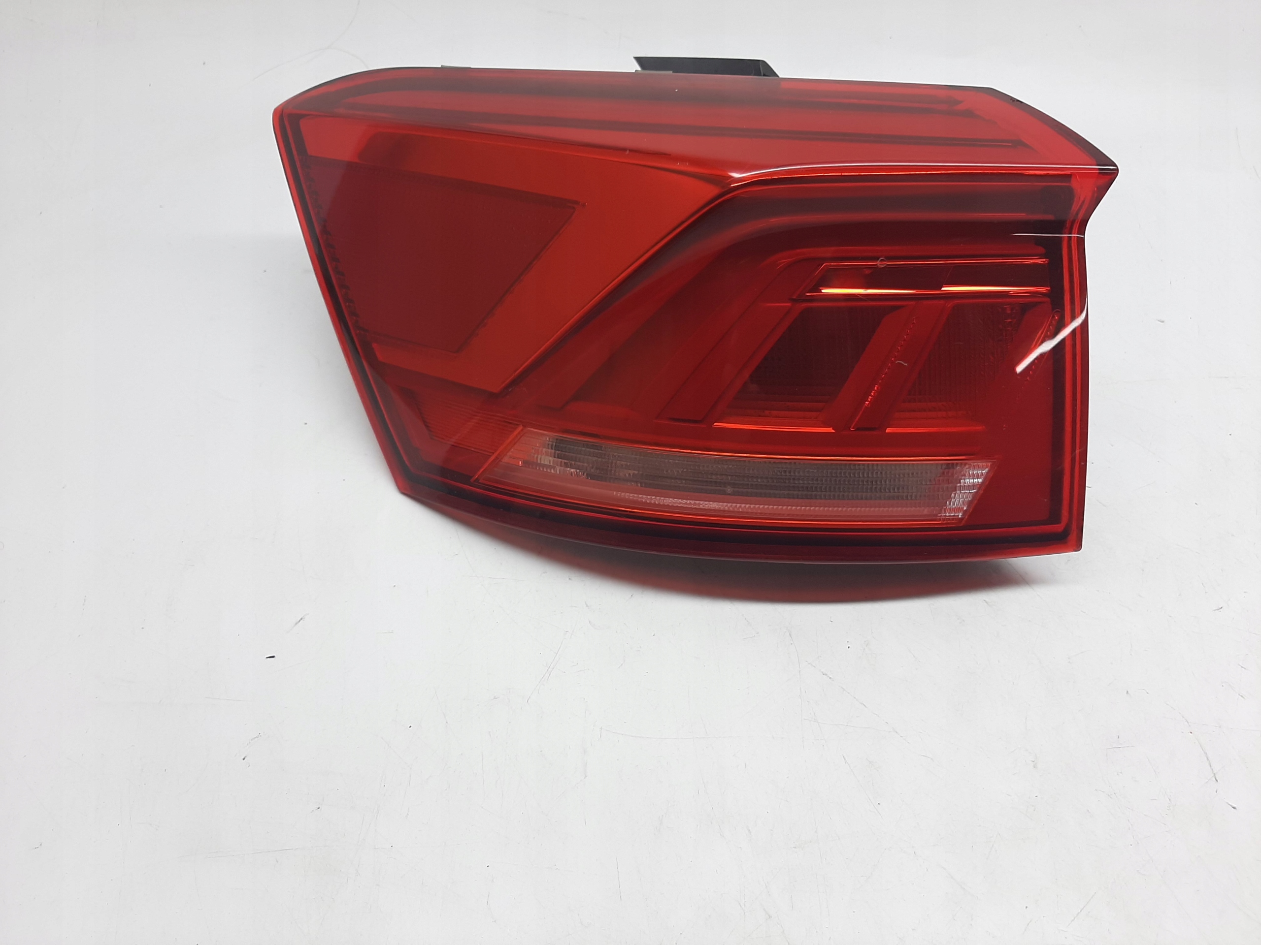 VOLKSWAGEN T-ROC 2017-21 LAMPA LED LEWY TYŁ 2GA945095C