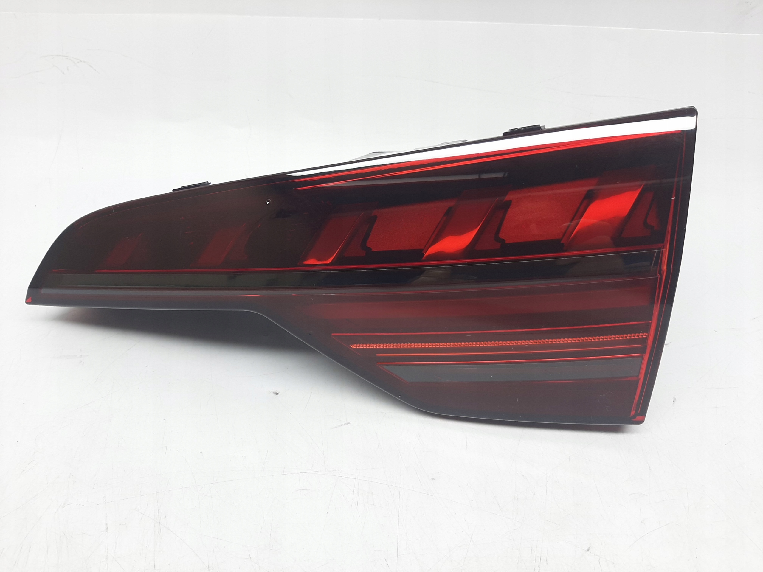 AUDI A4 B9 AVANT LIFT LAMPA TYŁ TYLNA PRAWA PRAWY LED 8W9945094AE