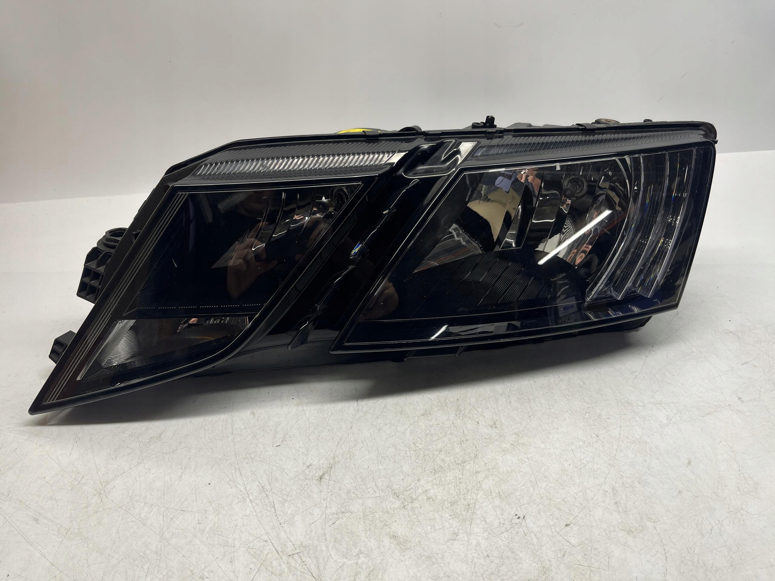 SKODA Octavia Reflektor Lampa Przód LEWY 5E1941015C