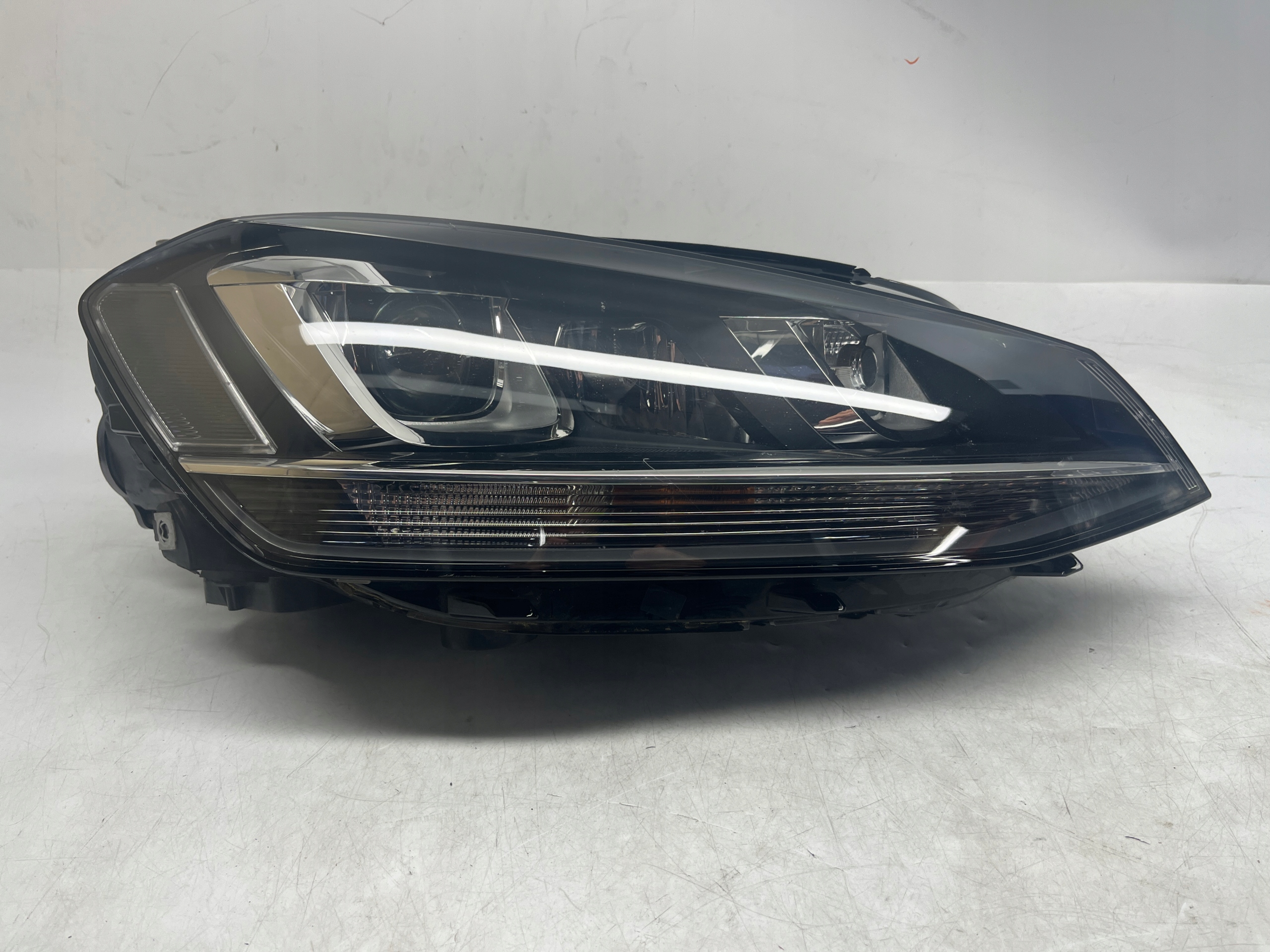 VOLKSWAGEN GOLF VII REFLEKTOR PRZÓD PRAWY LAMPA XENON 5G1941032