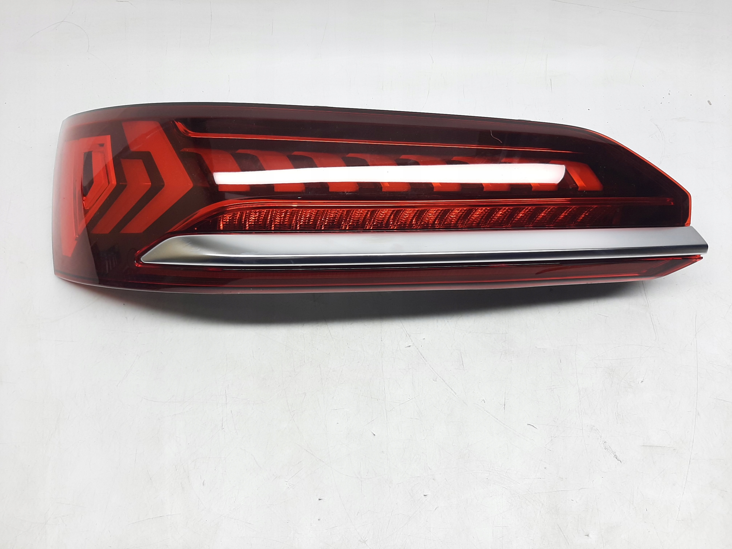 AUDI Q7 4M LIFT LAMPA TYŁ TYLNA LEWA LEWY 4M0945075