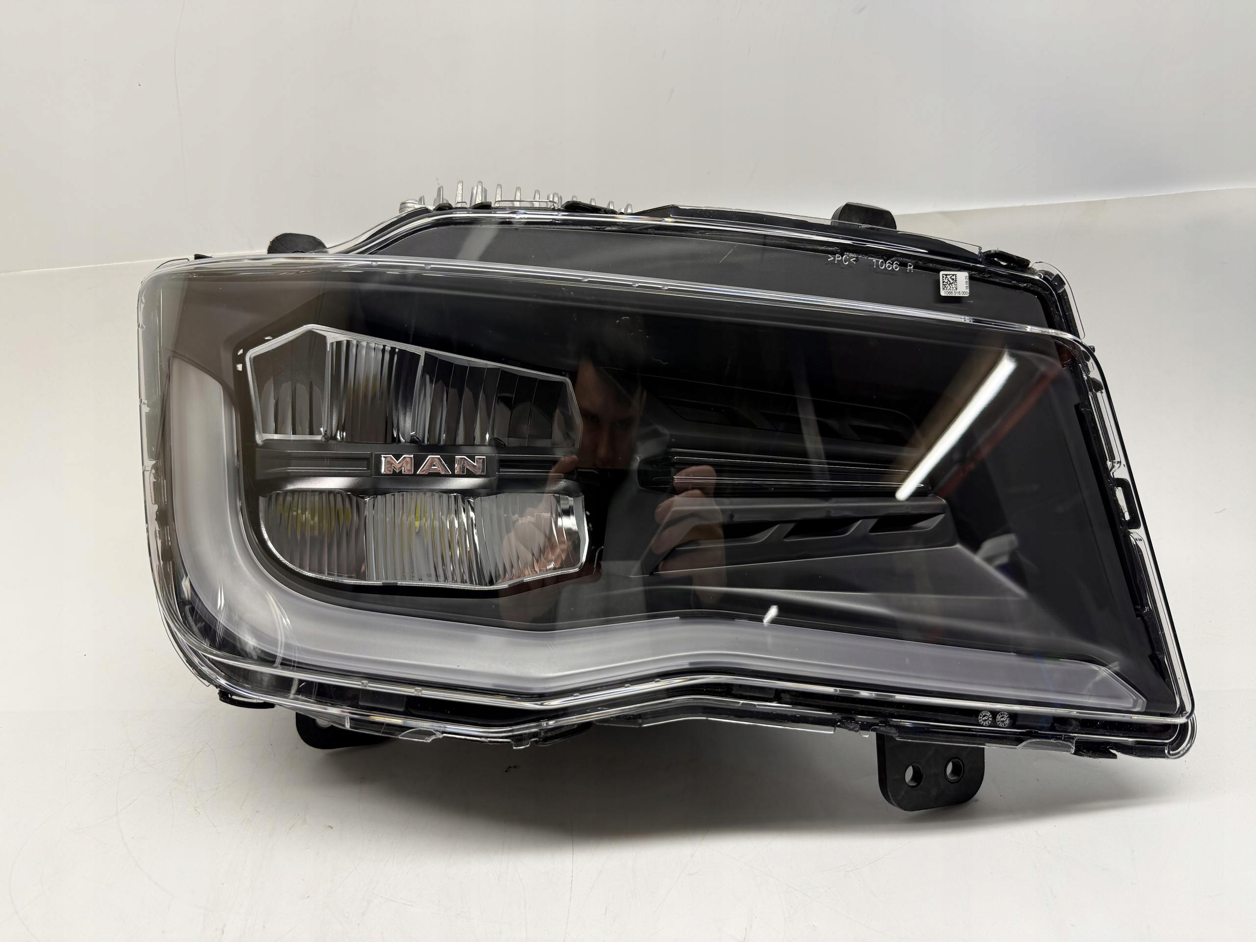 MAN TGX REFLEKTOR LAMPA PRAWY PRZÓD FULL LED 81251016822