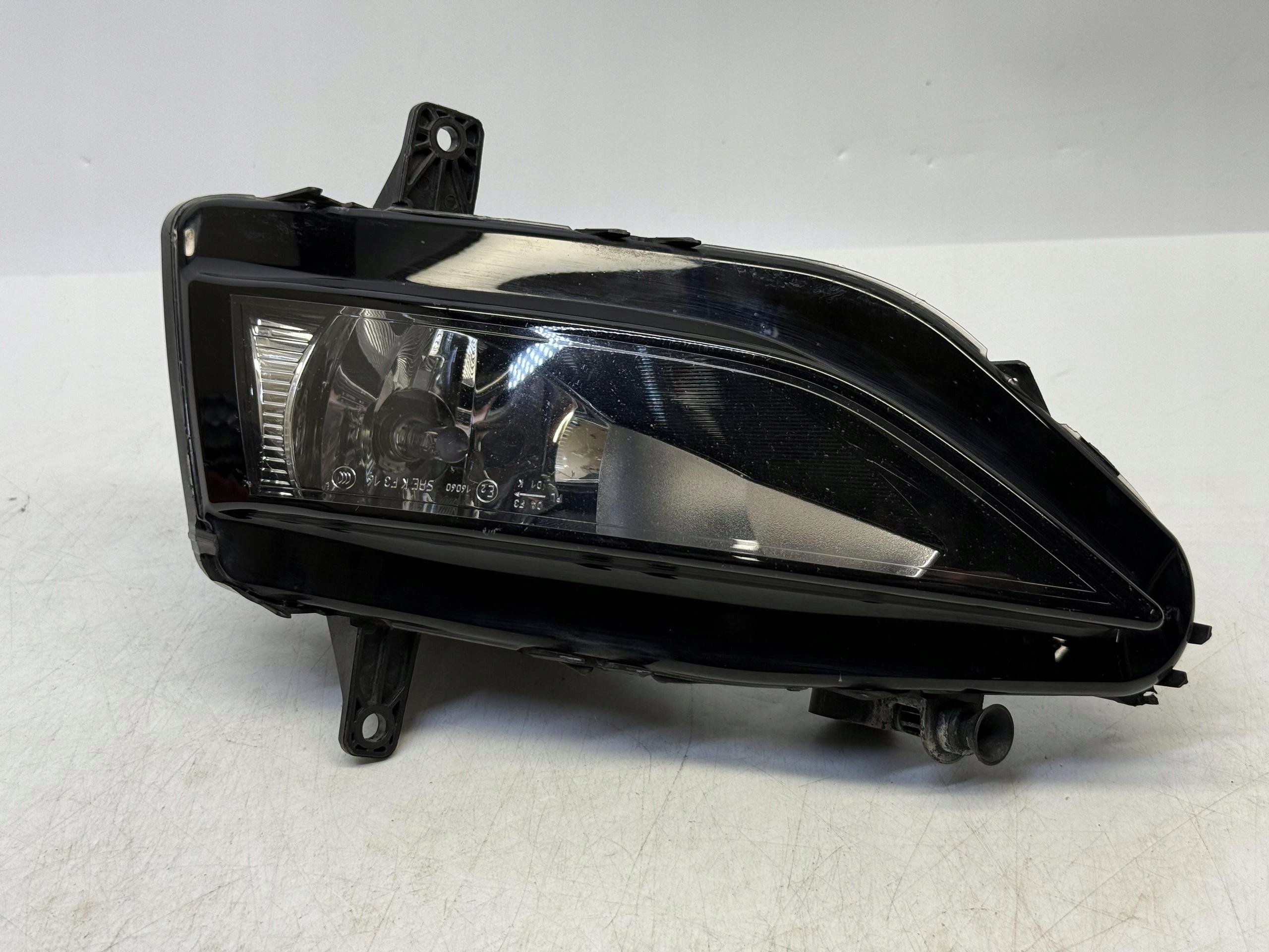 VW GOLF VII LIFT HALOGEN LAMPA PRZECIWGMIEGLNA LEWA 5G0941661F