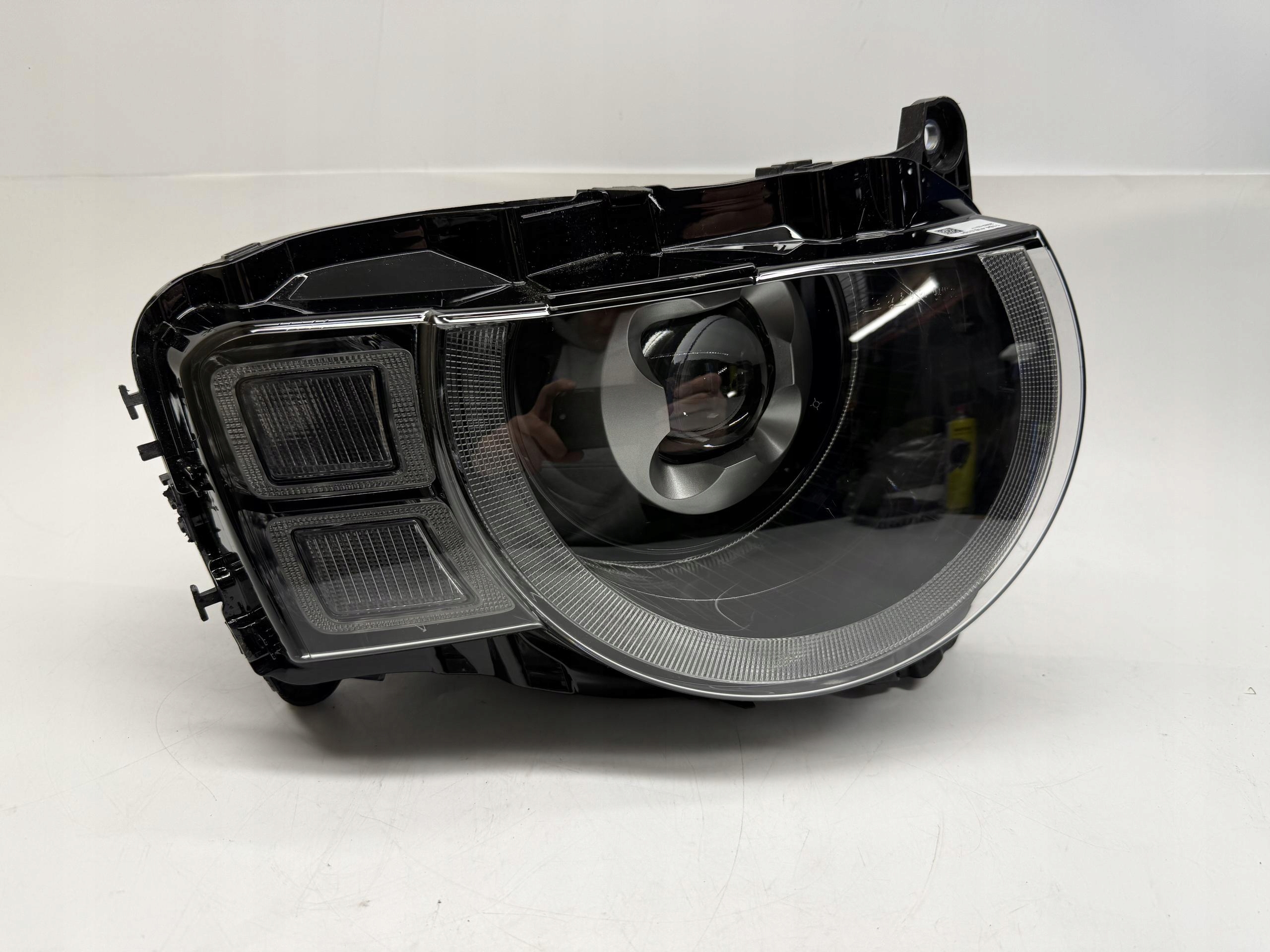 LAND ROVER DEFENDER II L663 REFLEKTOR LAMPA PRAWY PRZÓD LED L8B213W029FF