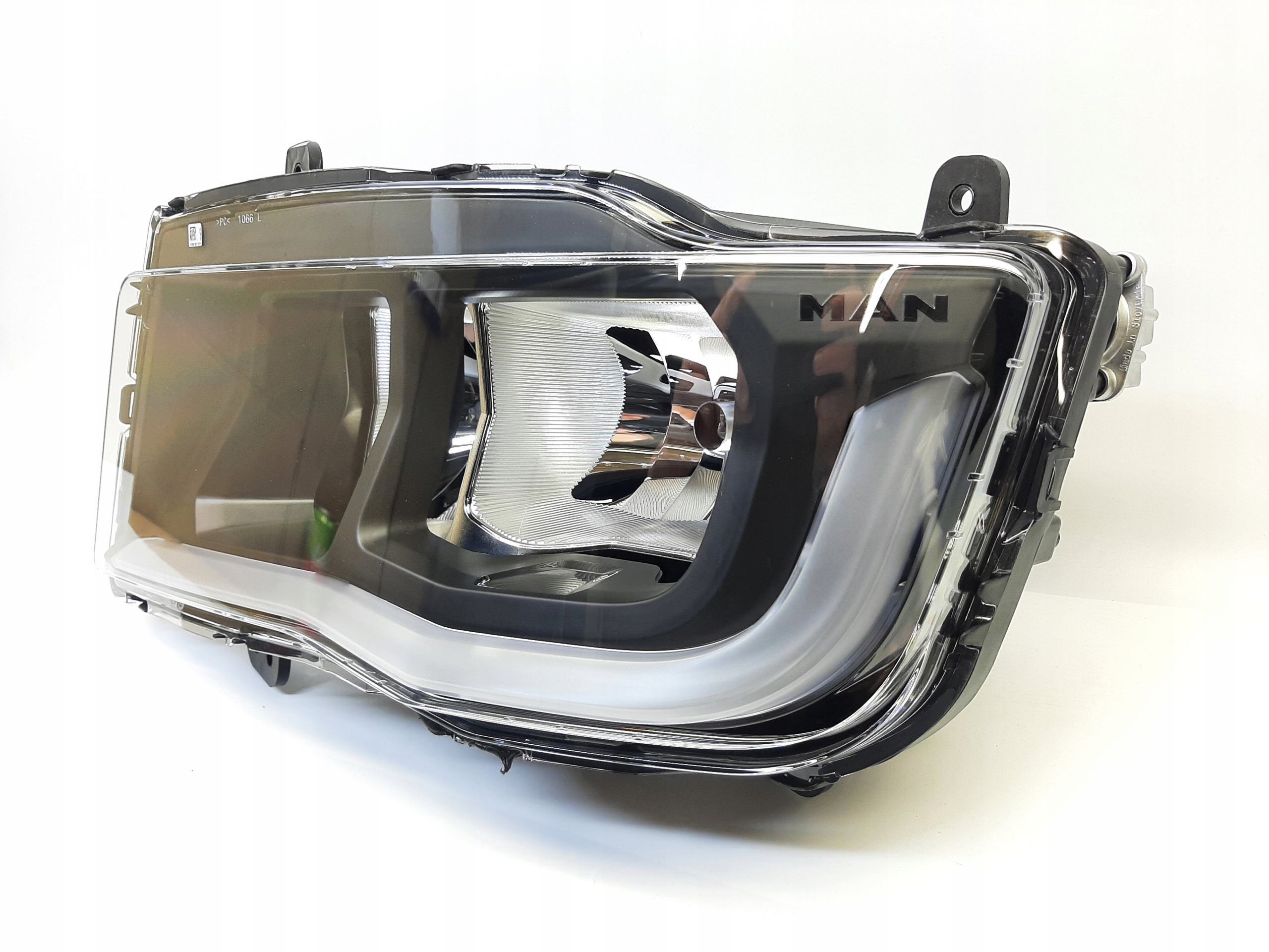 MAN TGX II 2020- LAMPA REFLEKTOR LED LEWY PRZÓD 81.25101-6735 - obrazek 2