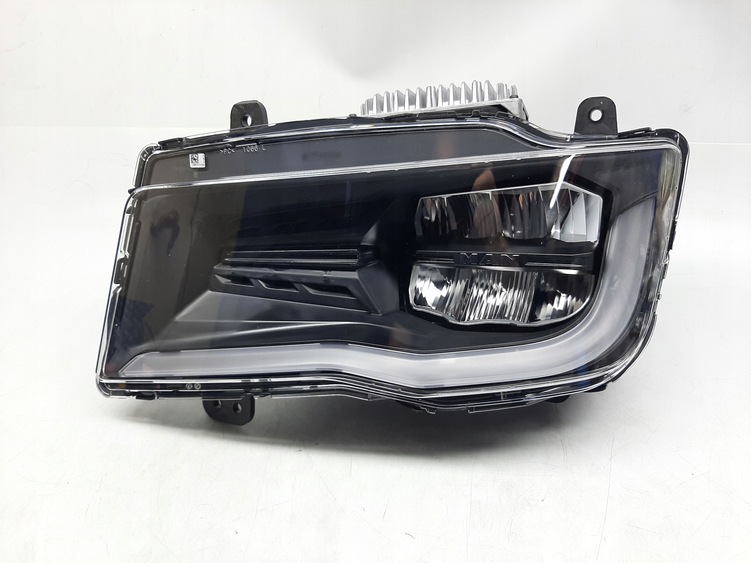 MAN TGX TGS REFLEKTOR LAMPA LED PRZÓD LEWA 81251016861