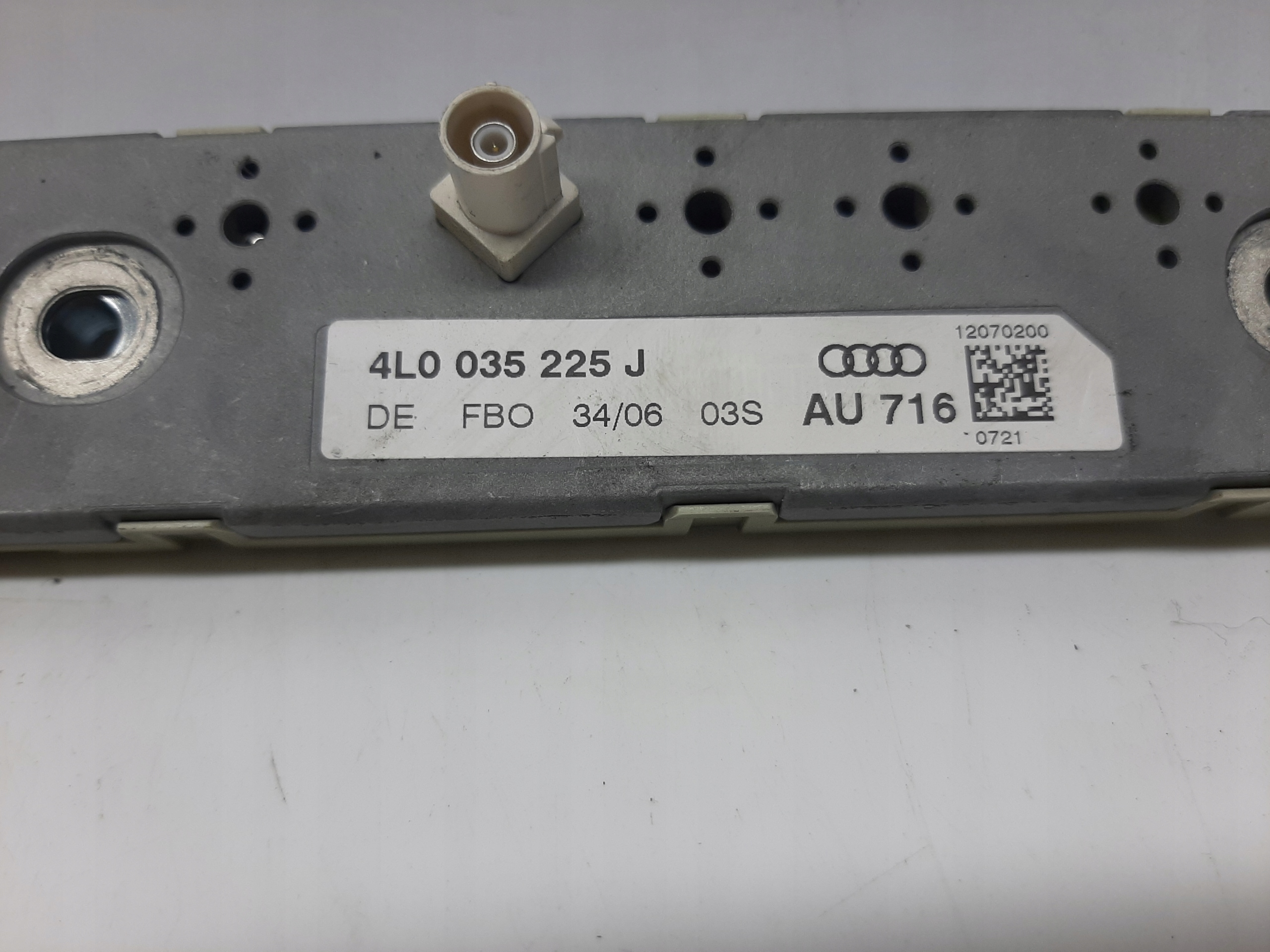 AUDI Q7 4L 2005- WZMACNIACZ ANTENY 4L0035225J - obrazek 2