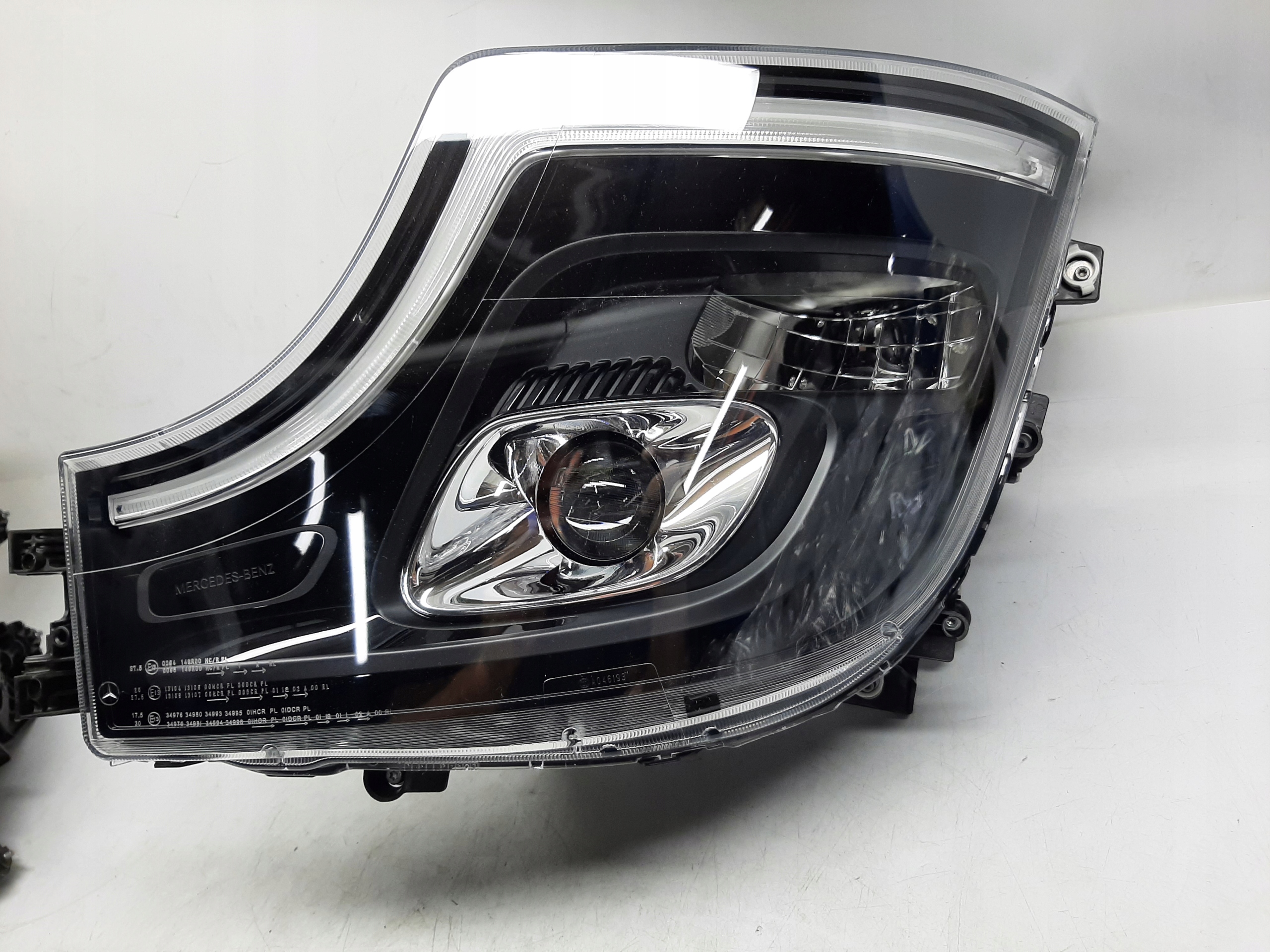 MERCEDES ACTROS LAMPA REFLEKTOR LEWY PRZÓD PRZEDNI LED A9618201259 - obrazek 2