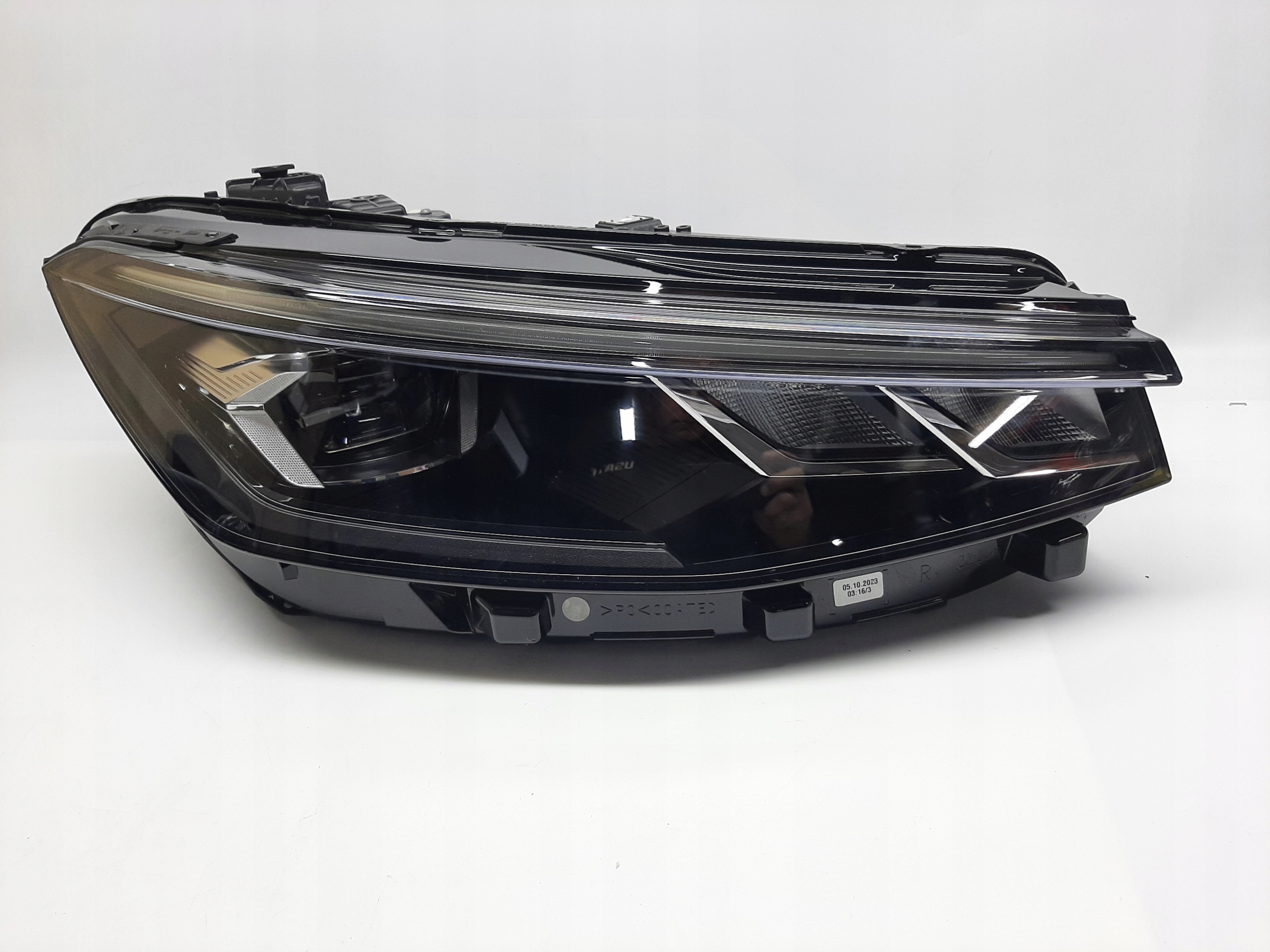 VW Passa B9 2024-> Reflektor Prawy Lampa Prawa LED Valeo 3J1941006 - obrazek 2