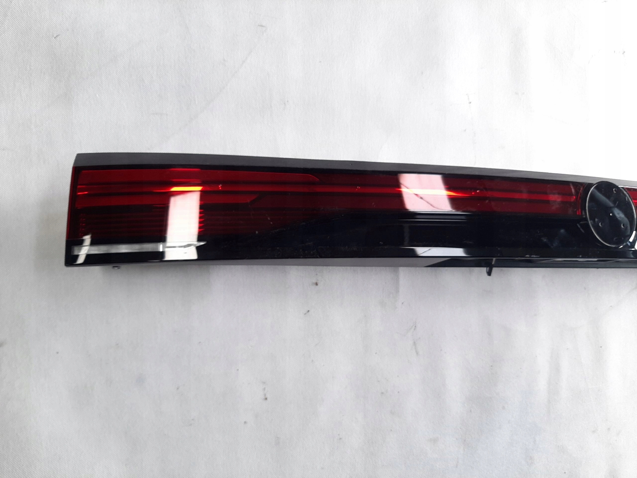 VW PASSAT B9 VARIANT KOMBI 2023- LAMPA TYLNA CENTRALNA 3J0945093 - obrazek 2