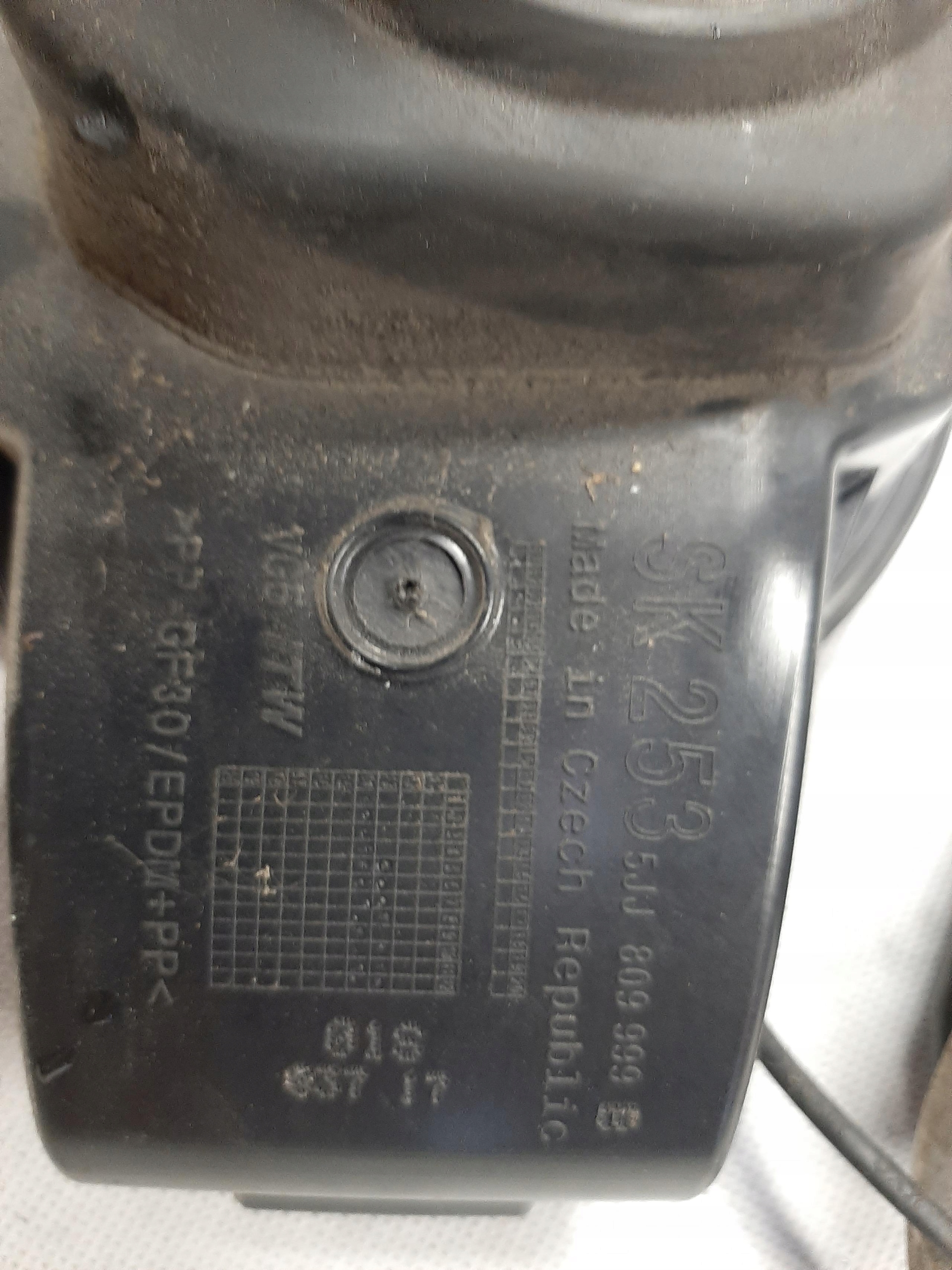 SKODA RAPID KLAPKA WLEWU PALIWA 5JJ809999B - obrazek 2