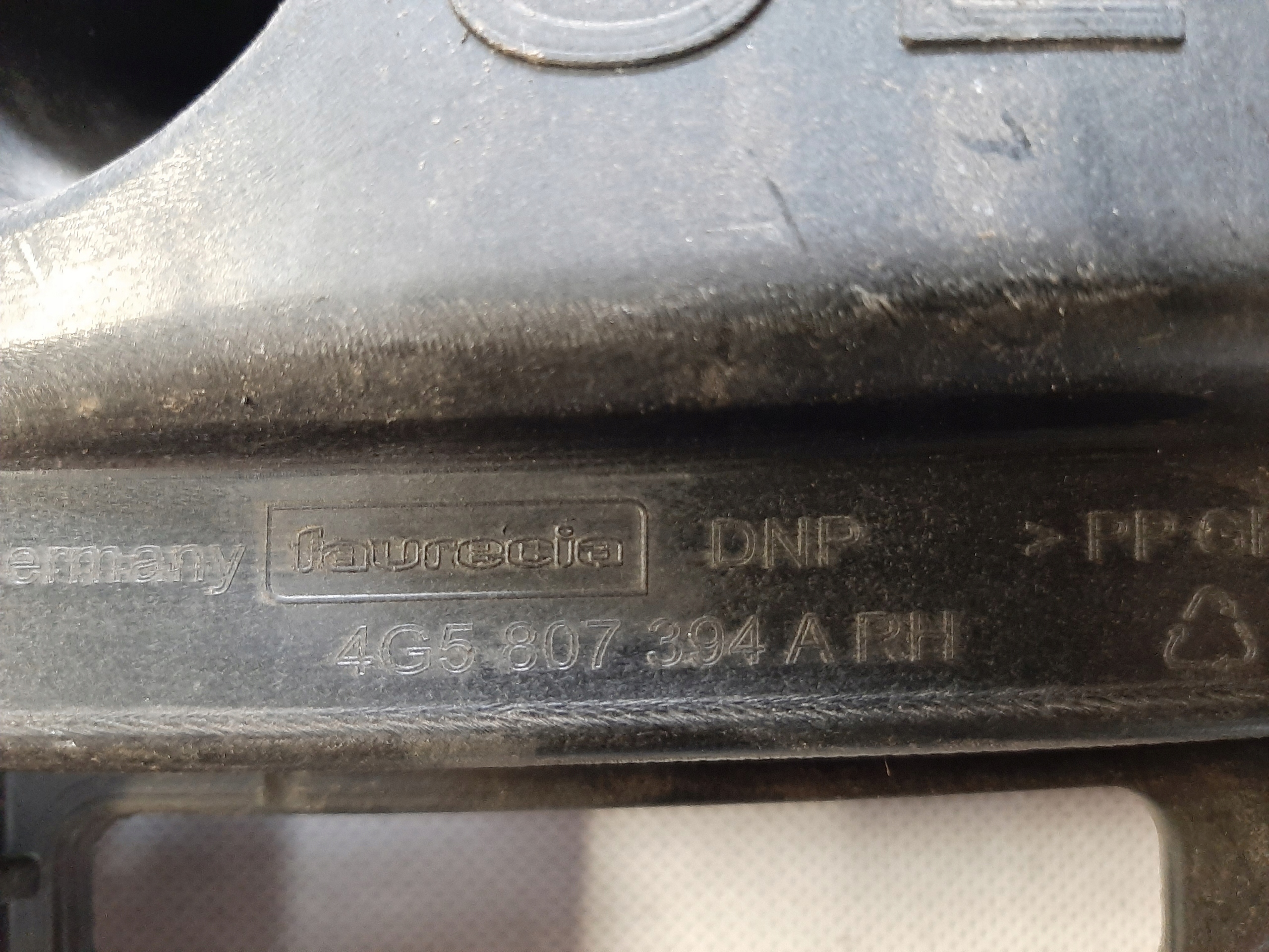 AUDI A6 C7 11-14 ŚLIZG MOCOWANIE ZDERZAKA PRAWY TYŁ TYLNY 4G5807394A - obrazek 2