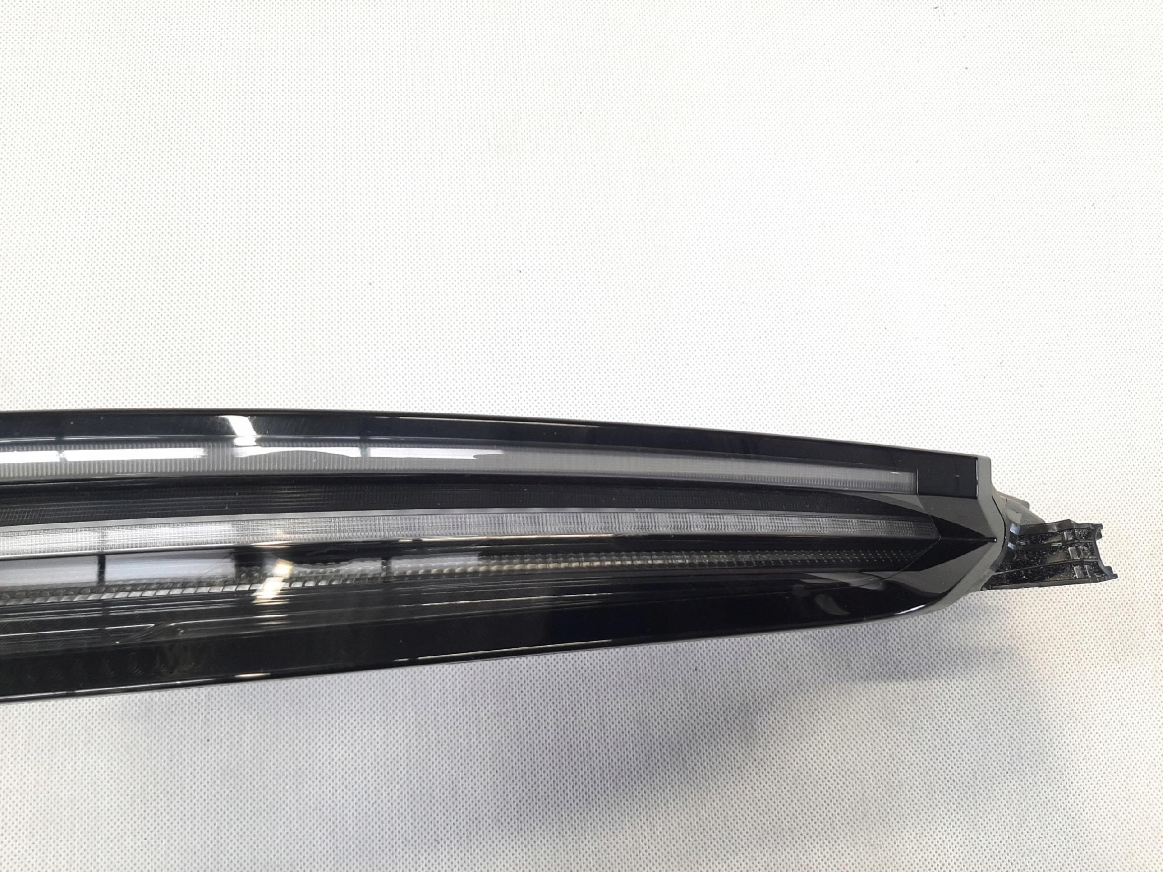 PORSCHE TAYCAN LAMPA TYŁ TYLNA PRAWA PRAWY SAE 9J1945308A - obrazek 3