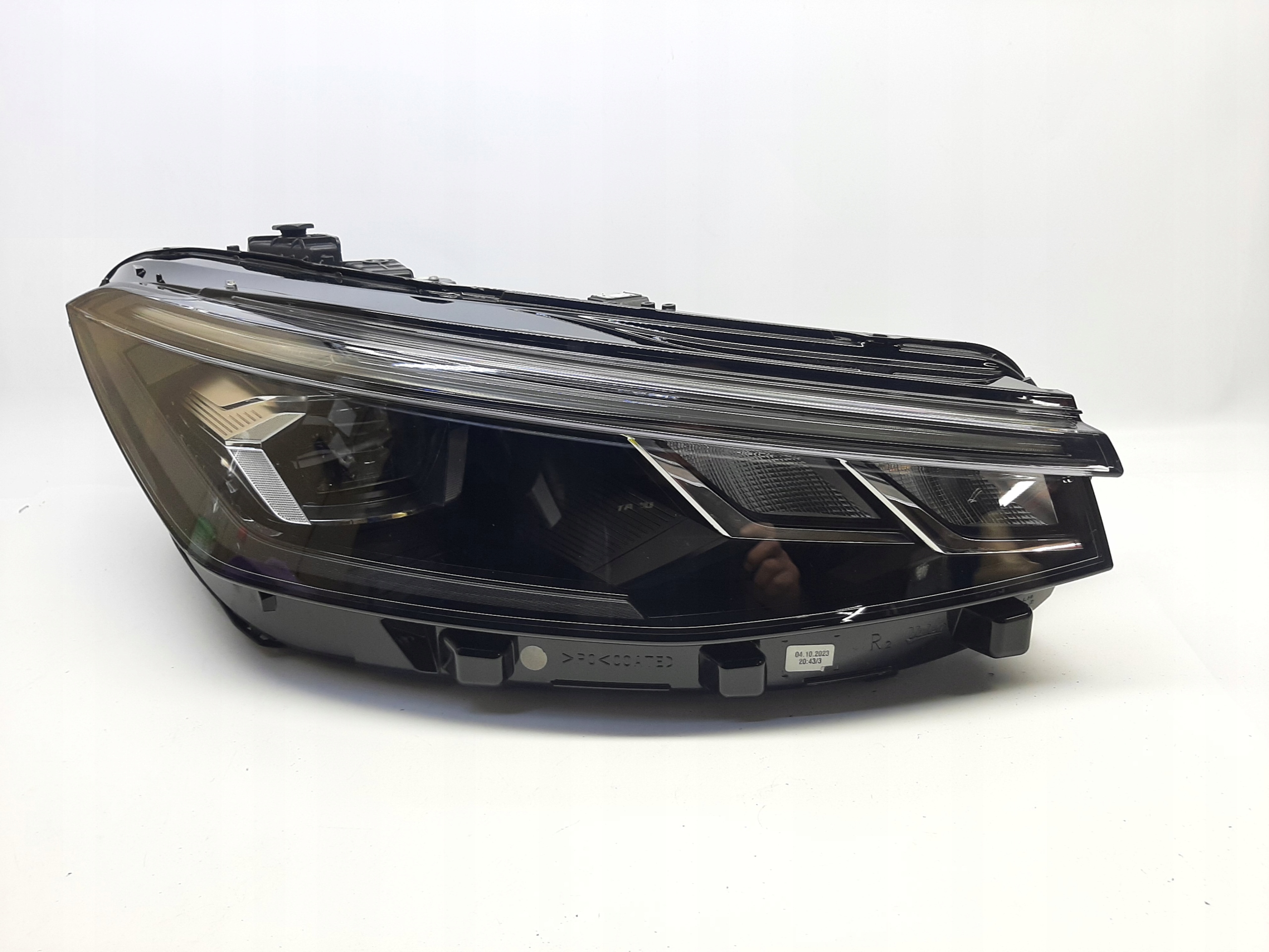 VW Passa B9 2024-> Reflektor Prawy Lampa Prawa LED Valeo 3J1941006 - obrazek 2