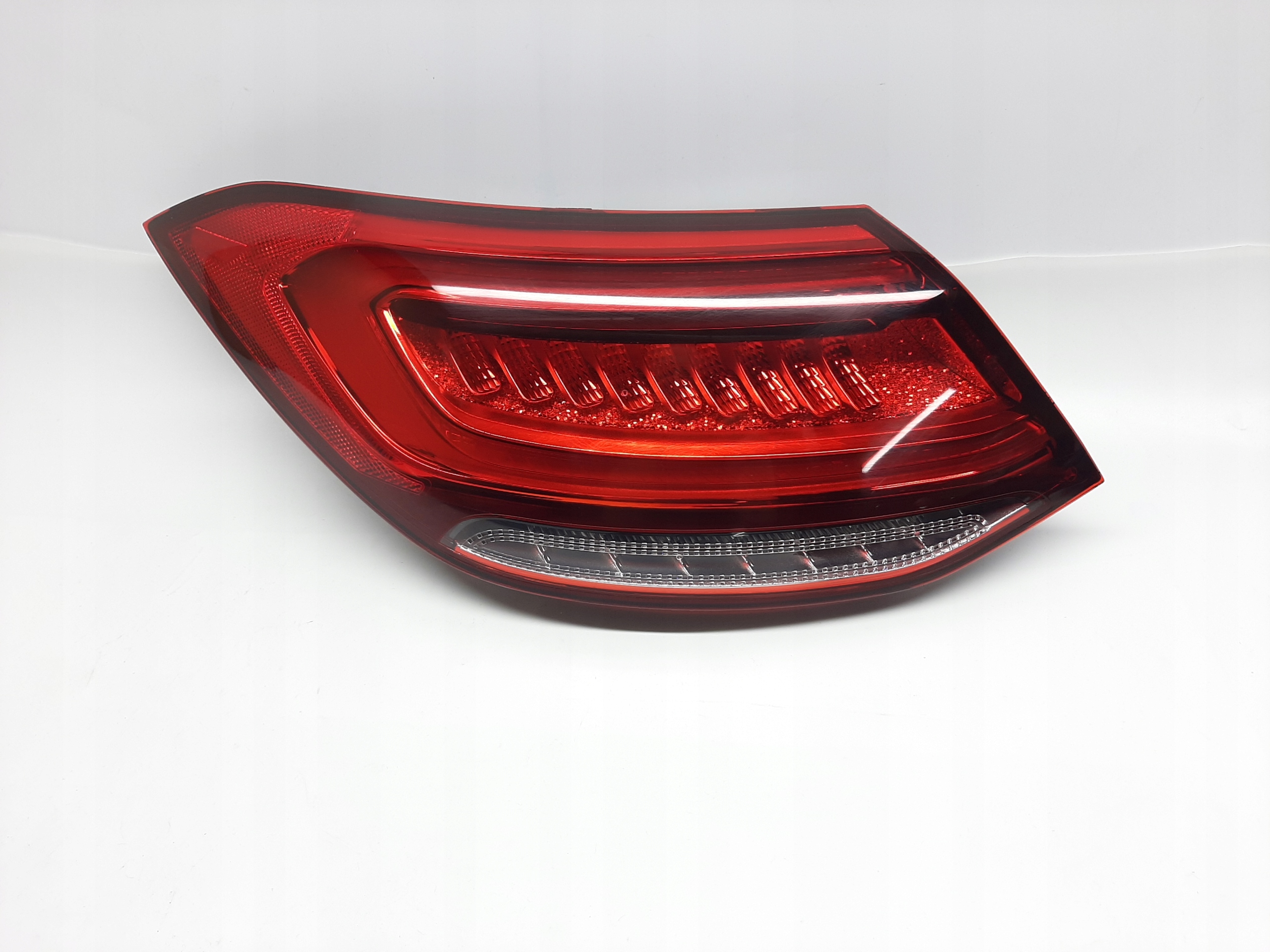 Mercedes CLS 257 (2018-2023r.) Lampa tył Lewa LED A2579063000 SEA - obrazek 2