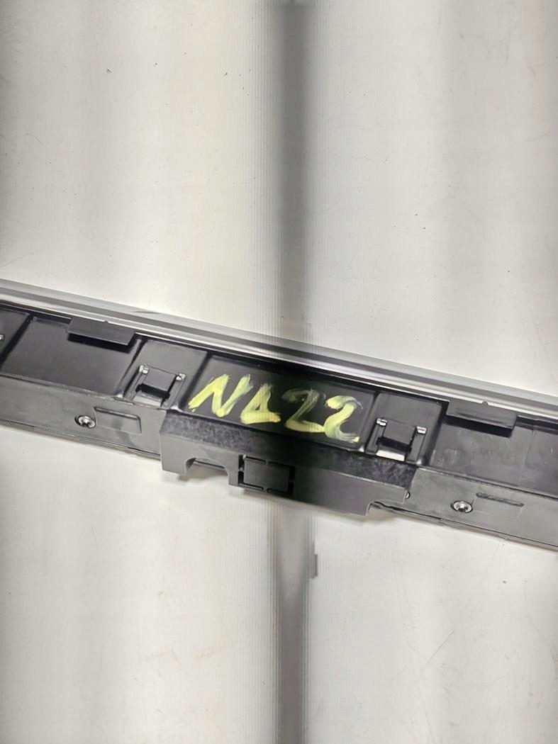 BMW i7 G70 LISTWA OZDOBNA PANEL PRZYCISK ŚWIATEŁ AWARYJNYCH 173138 5A7DCC0 - obrazek 11