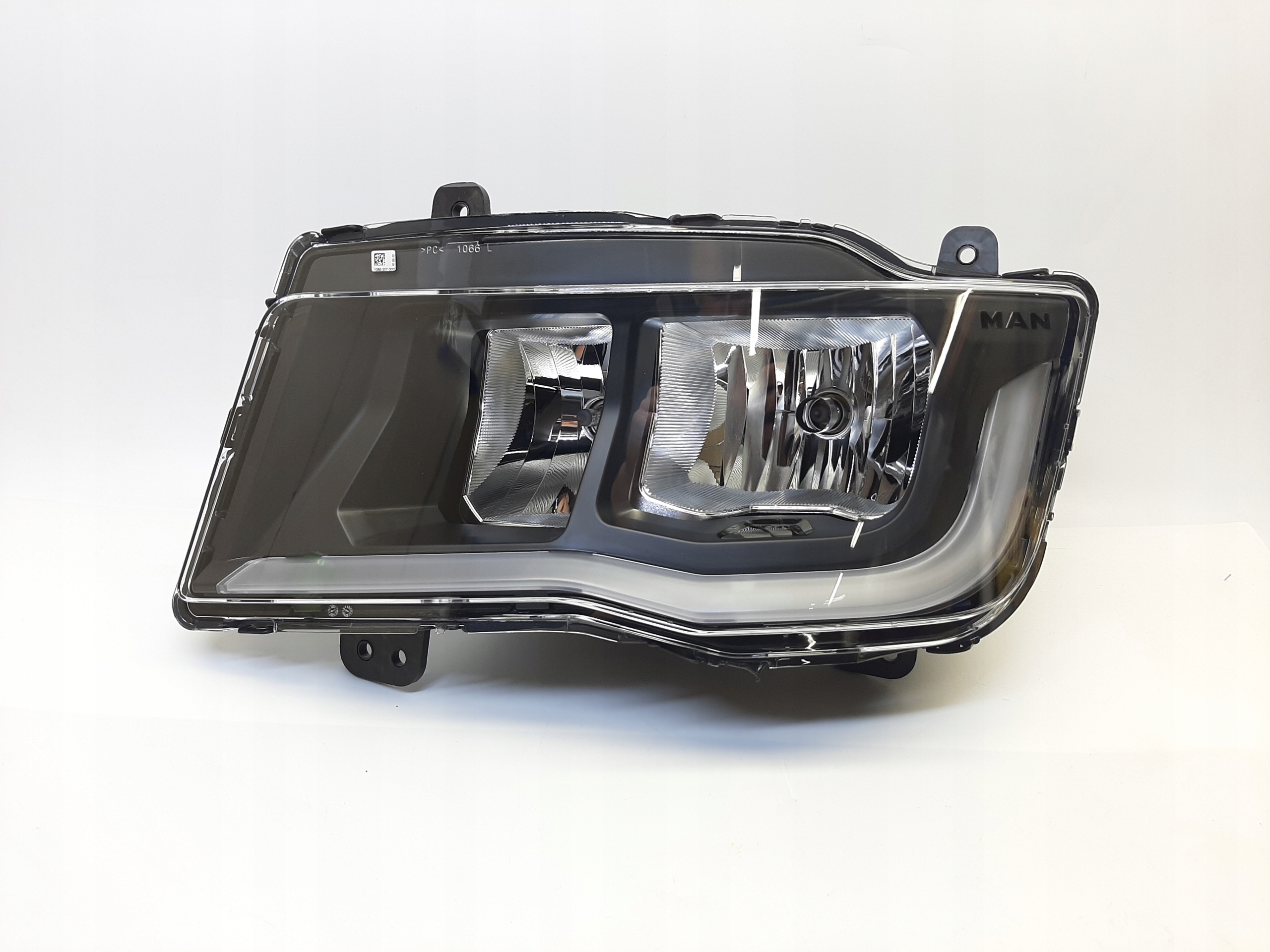 MAN TGX II 2020- LAMPA REFLEKTOR LED LEWY PRZÓD 81.25101-6735