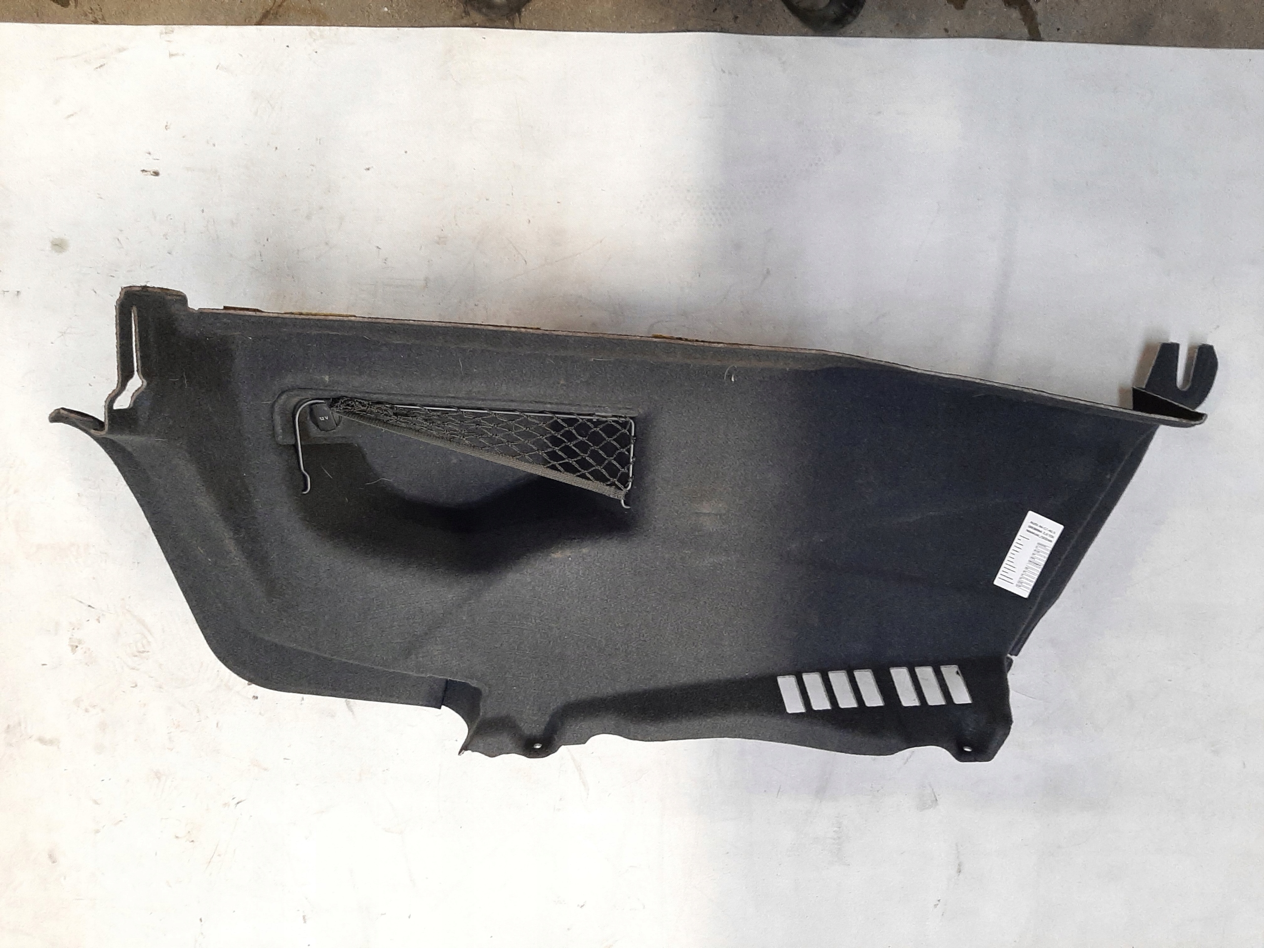 AUDI A6 C7 11-14 BOCZEK TAPICERKA BAGAŻNIKA PRAWA PRAWY SEDAN 4G5863888A